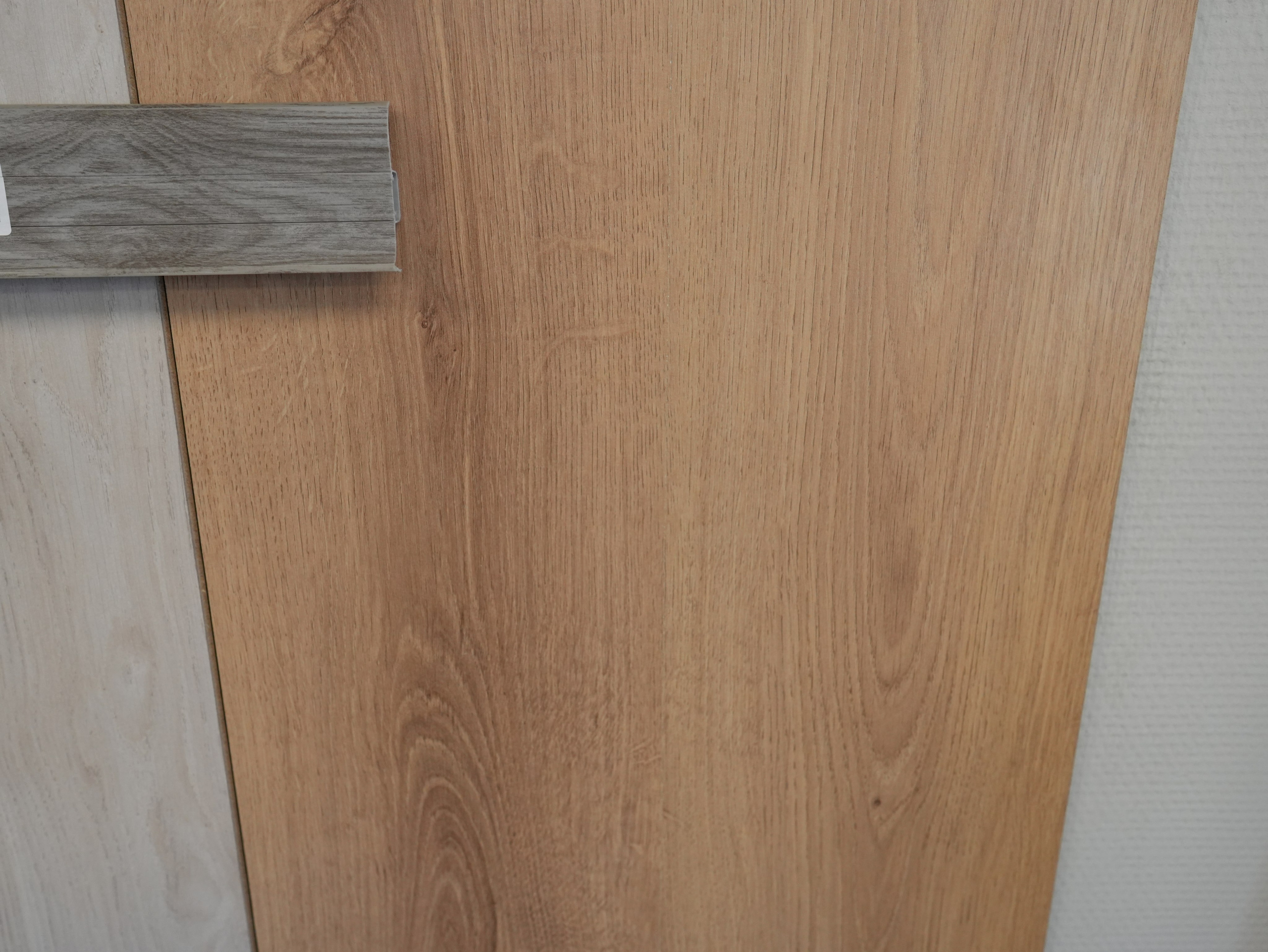 Ламинат и кварцвинил. Строительный магазин низких цен Экономкин