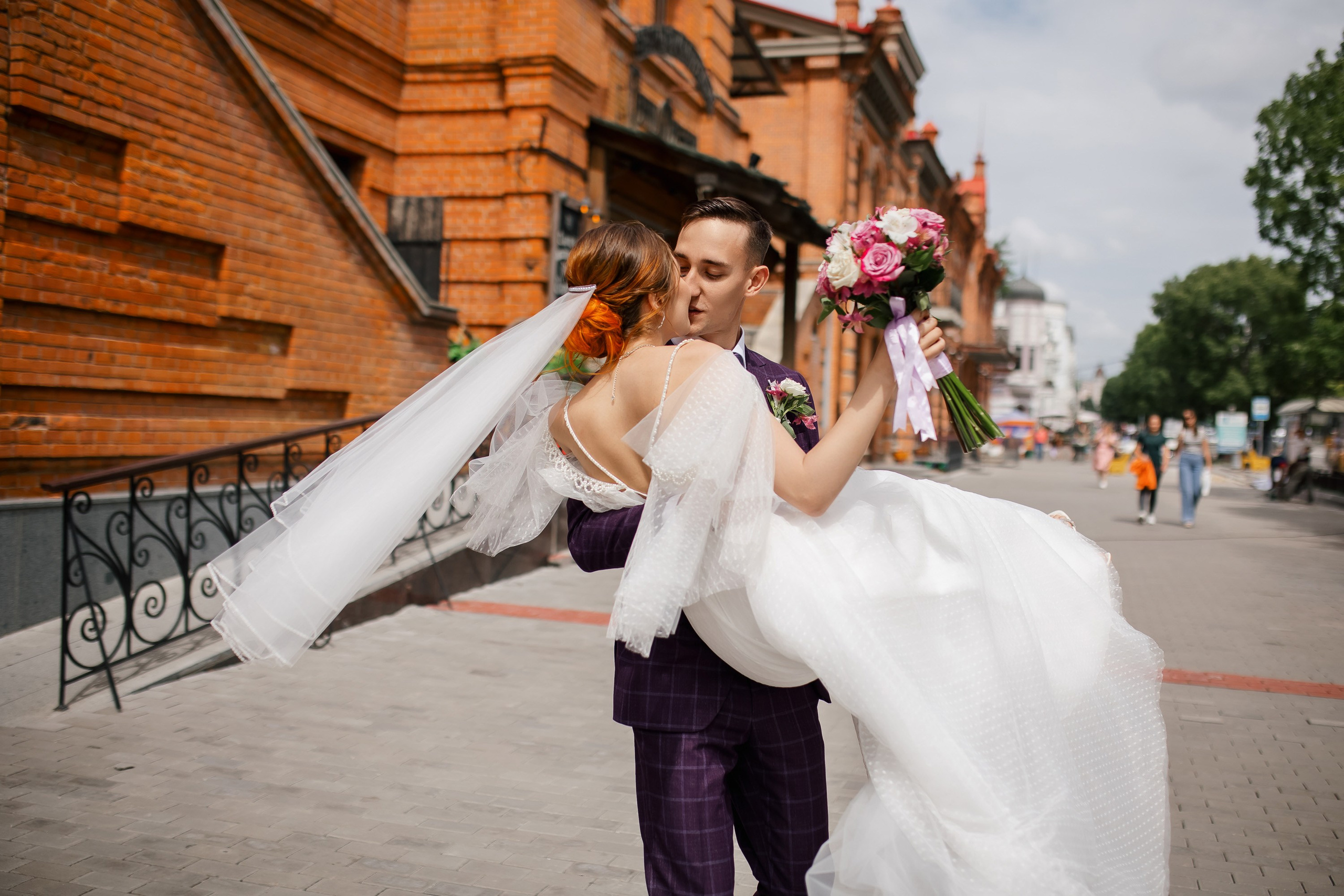 Ксения и Максим. Сборы Sopka. Прогулка по городу. Свадебный фотограф в Хабаровске