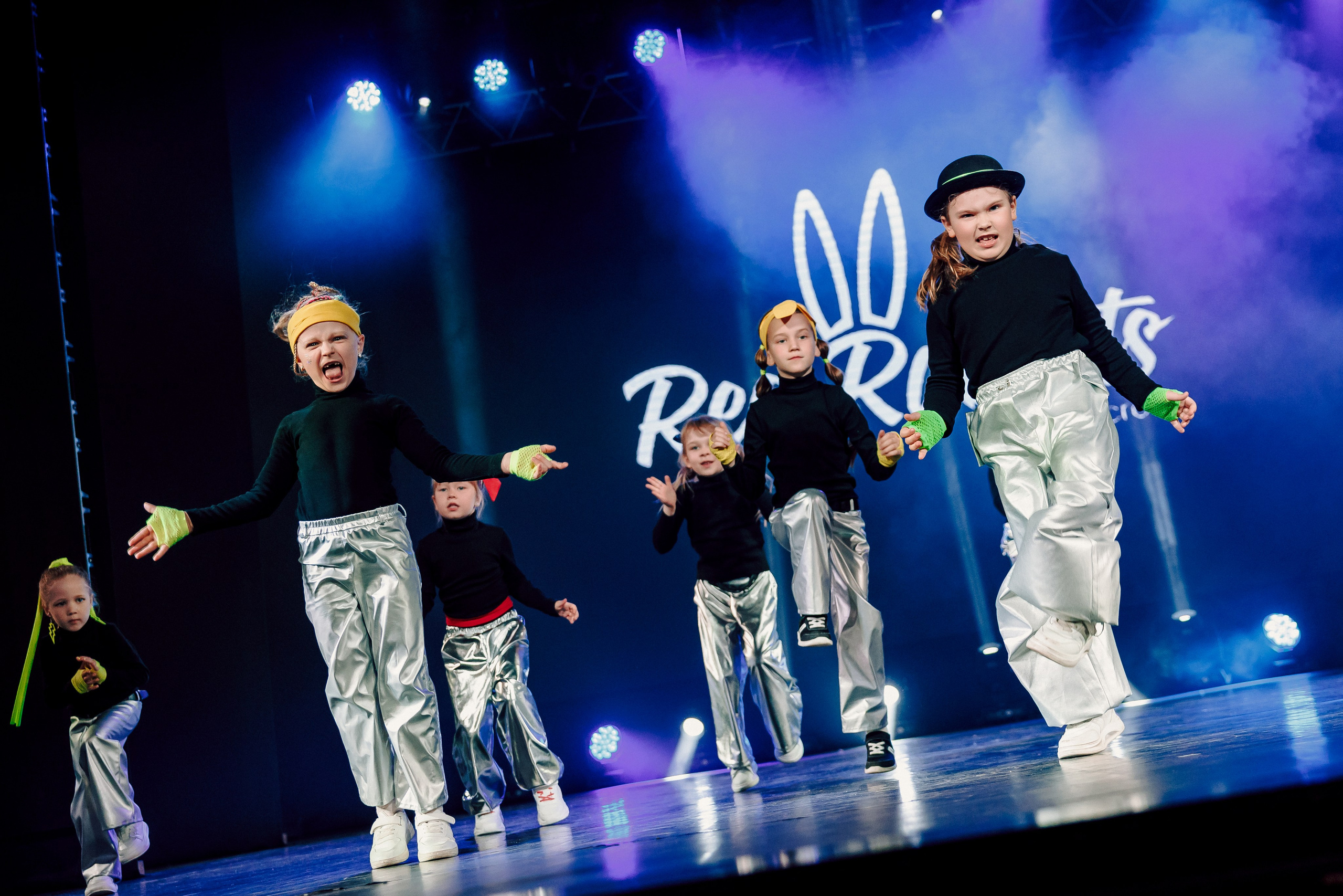 Отчётный концерт танцевальной школы «Red Rabbits» 2025. Лёшка Варзегов — фотограф