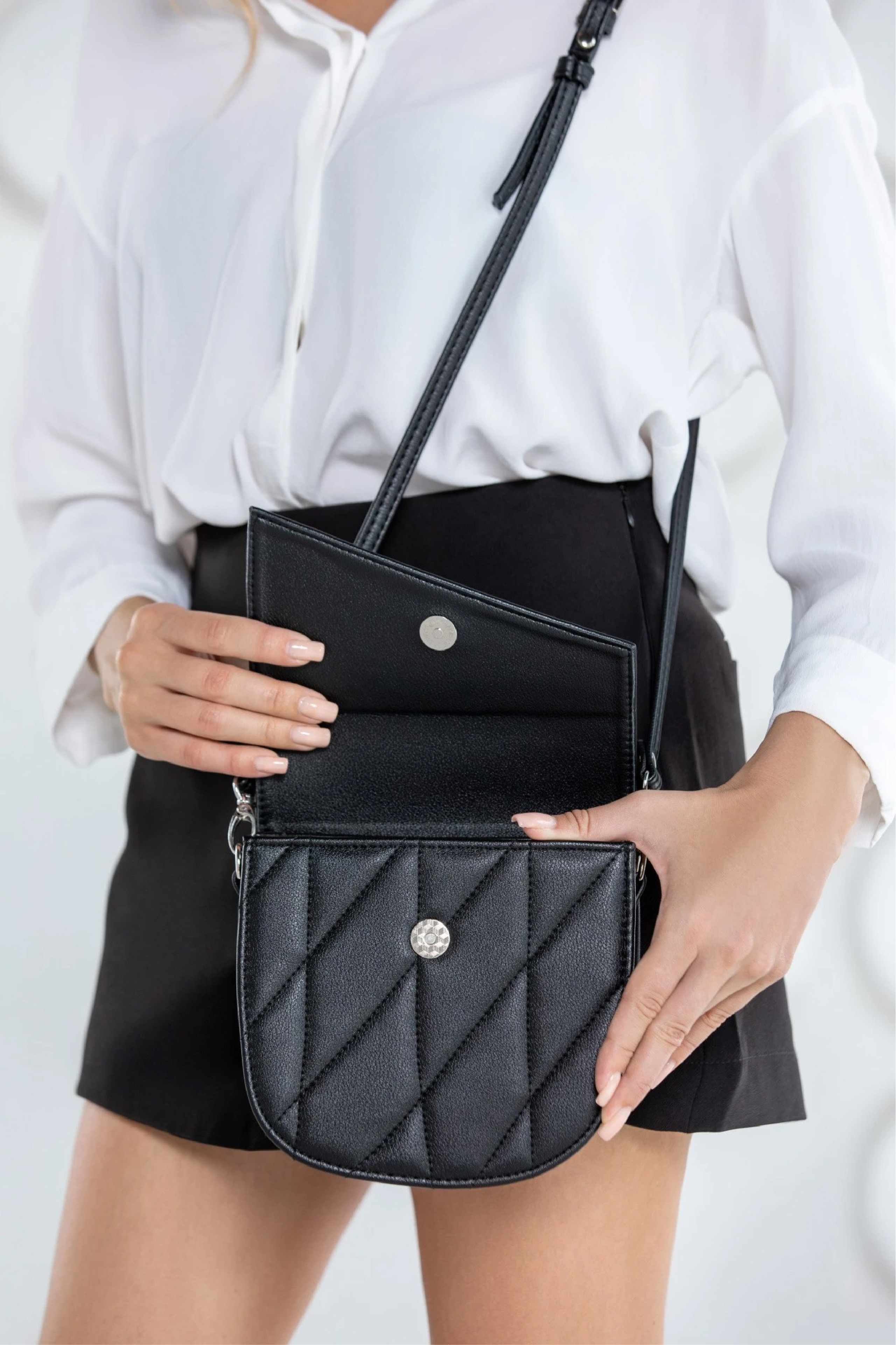 Одежда. Видеосъемка и фотосъемка свадеб. Фотограф и оператор на свадьбу. Видеосъемка подкастов, собственная видео-фотостудии. Предметная фотосъемка