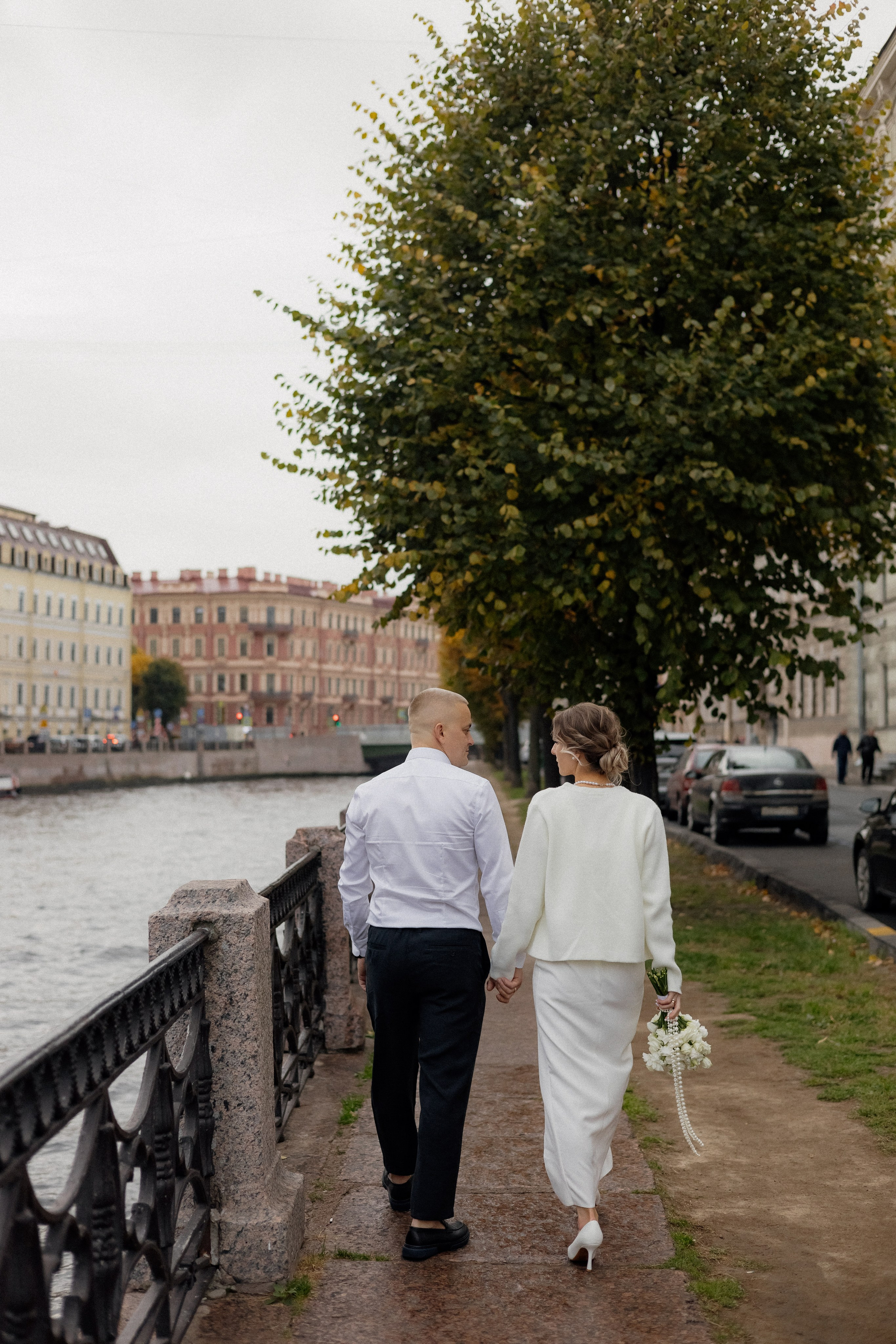 Свадебная прогулка у Исаакия. Свадебный фотограф в Санкт-Петербурге Ксения Кобышева