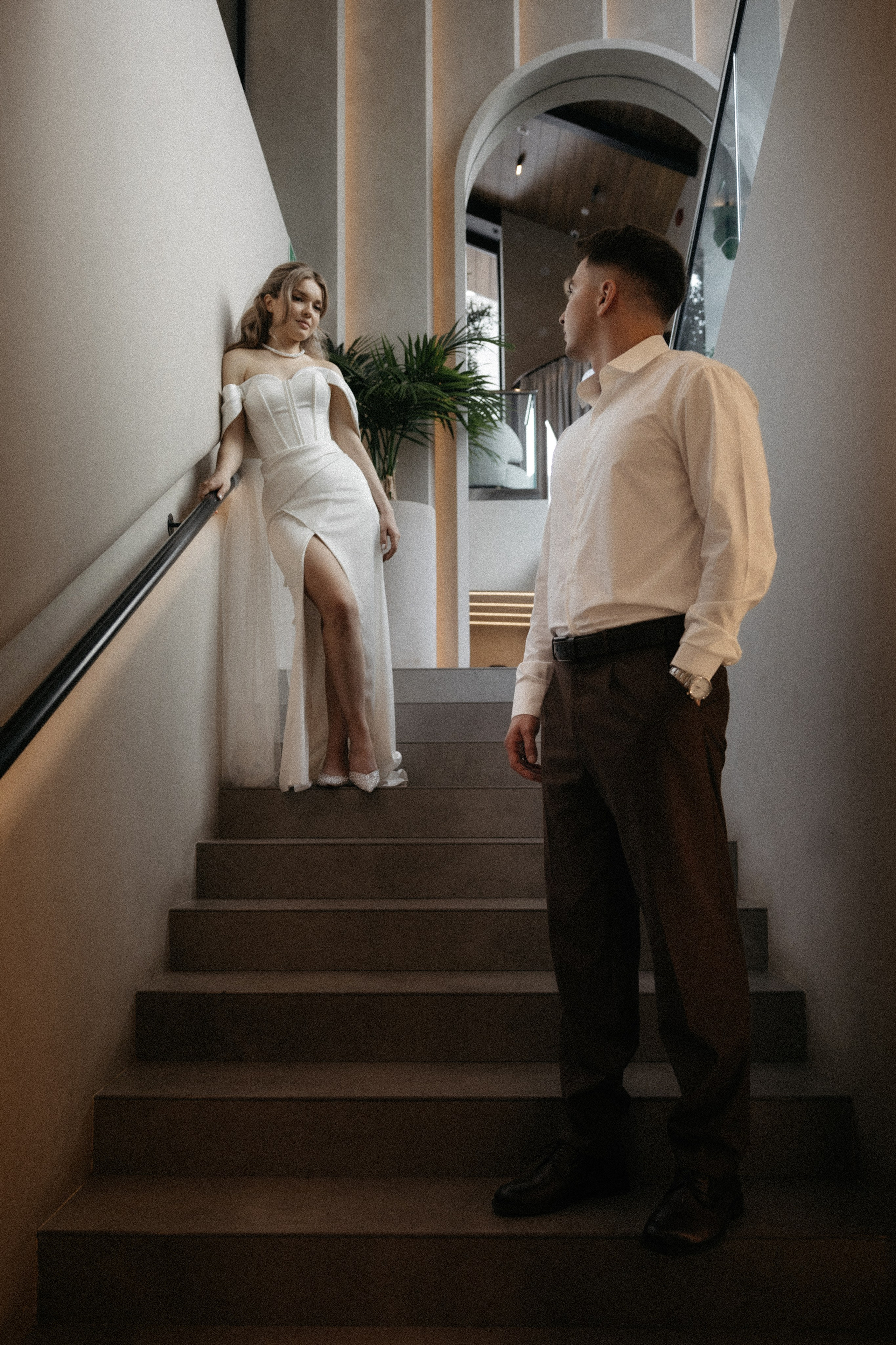 Свадебная фотосессия в стильном лифте элитного дома Москвы