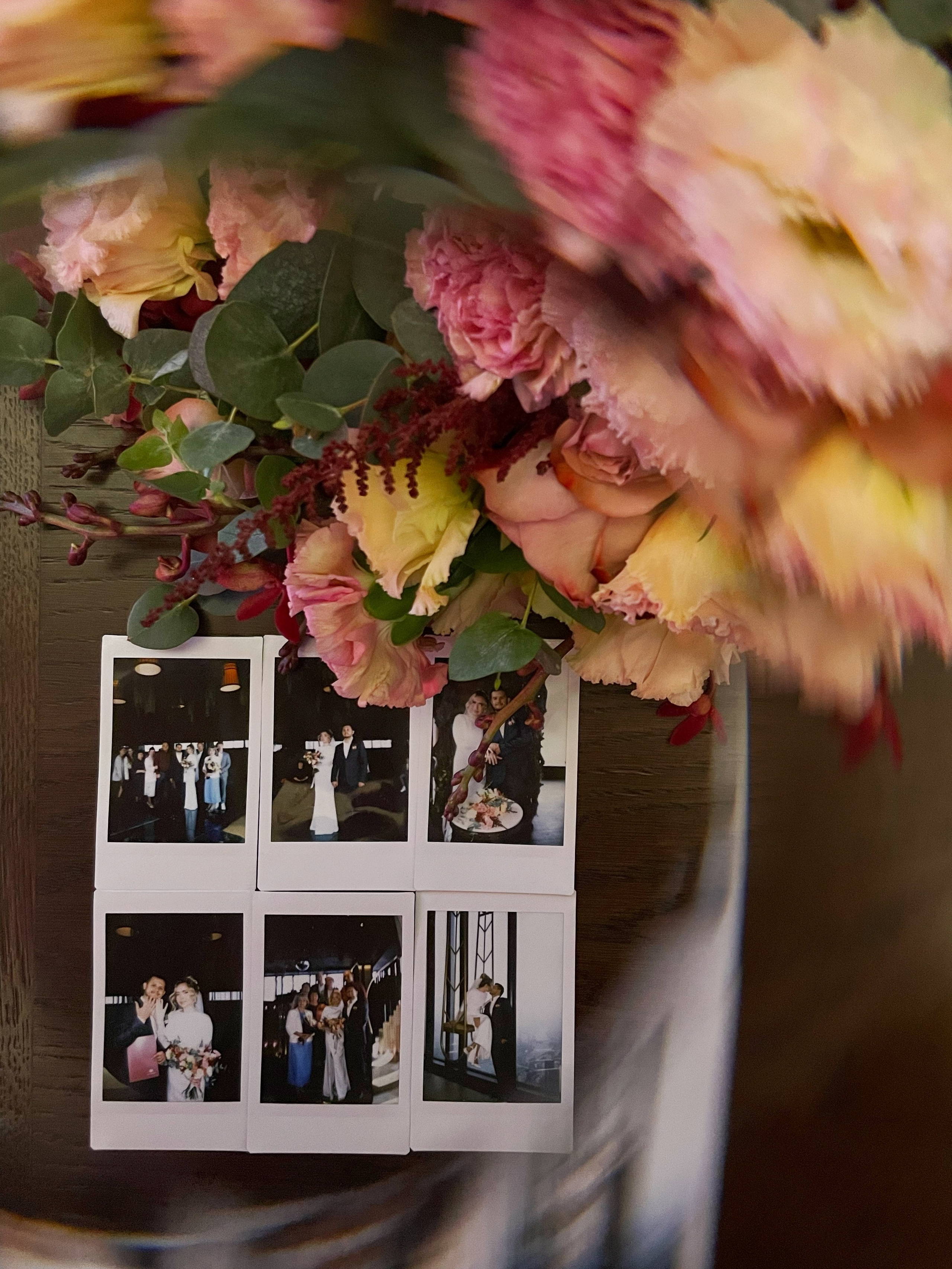 Кадры на инстакс instax моментальная фотография. Фотограф про чувства, моменты, любовь. свадебный и портретный фотограф