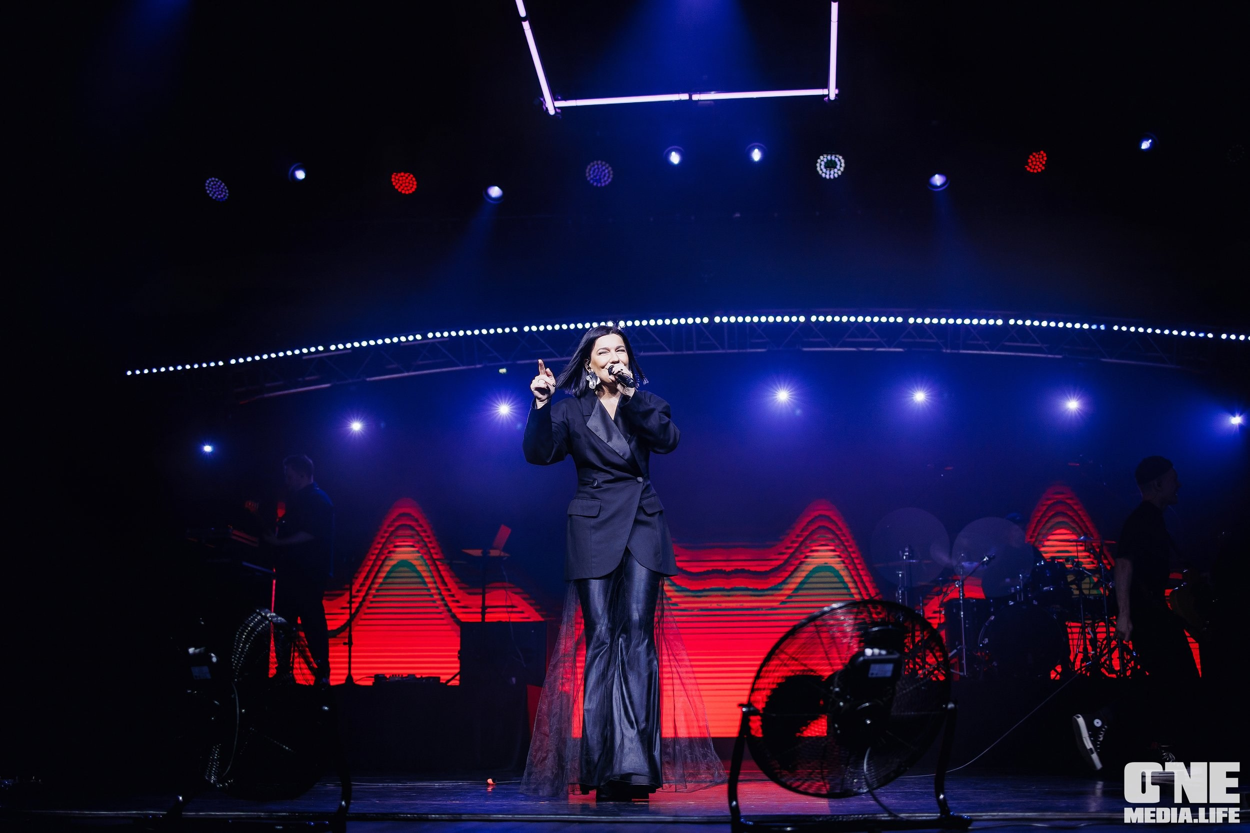 Фоторепортаж с концерта Ёлки. One Media Life: фоторепортажи, фотоотчеты с мероприятий и заведений