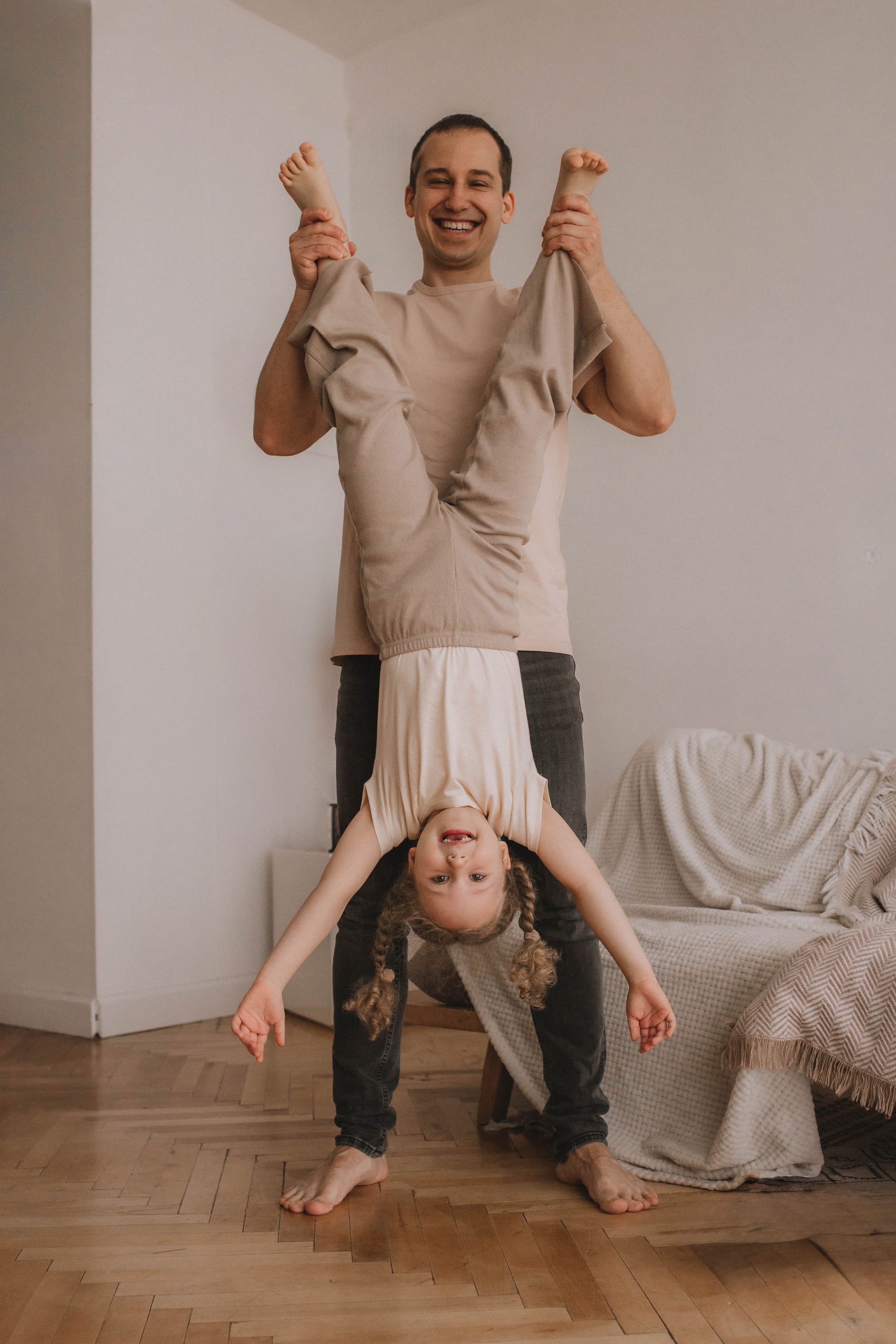 Озорные приключения кудряшки с родителями. Семейный фотограф в Москве, Щелково, Фрязино _ Виктория Степанова