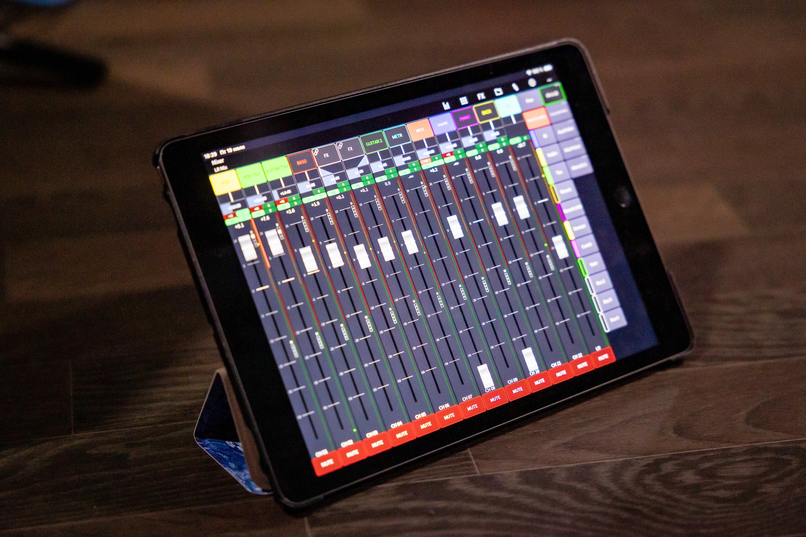 Концерт «Не Школа Барабанов» в Клубе «SOVA». Фотограф Владимир Охрименко