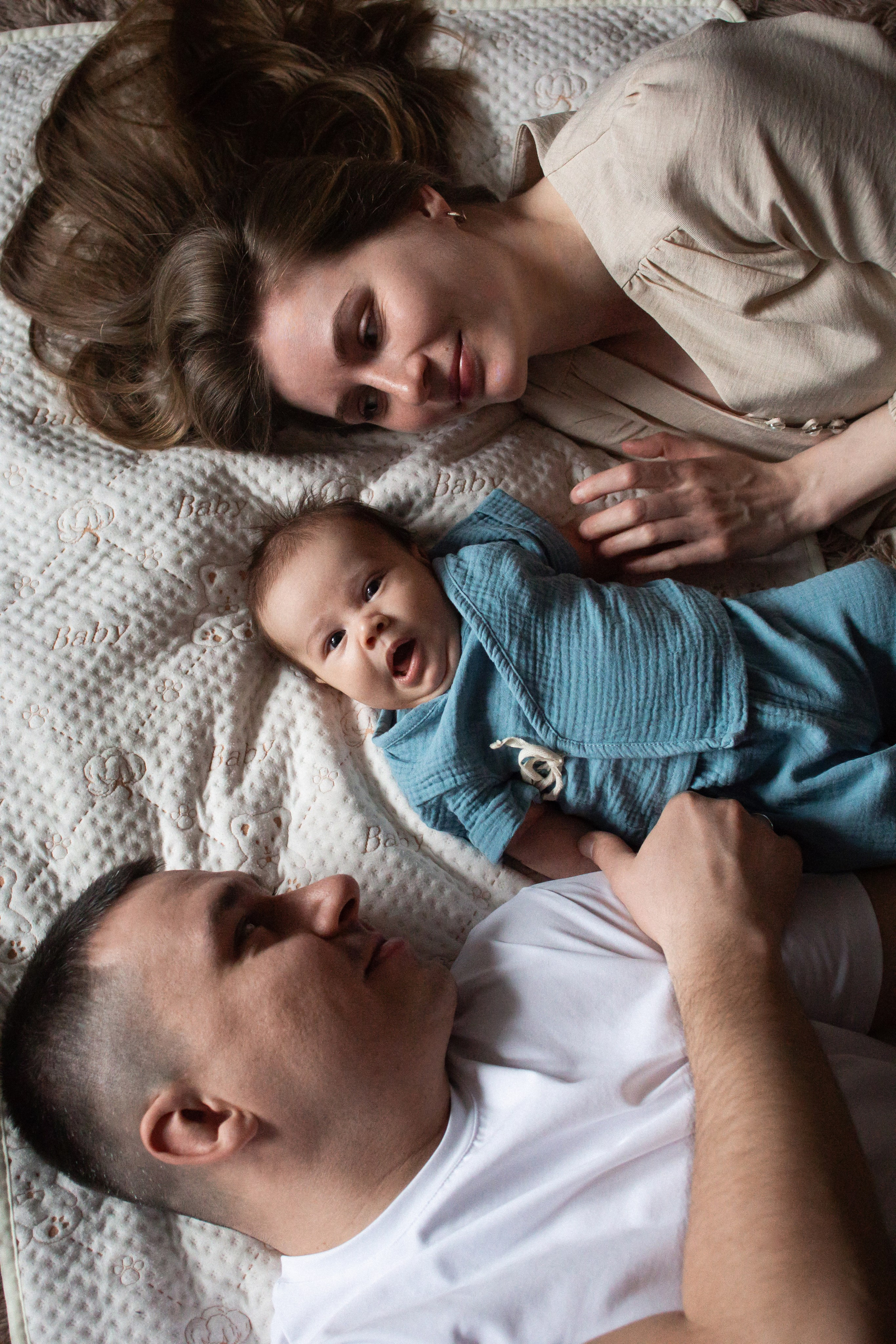 Оля, Андрей, Даня и Паша, домашняя фотосессия с грудничком. Семейный фотограф в Москве Марина Петра