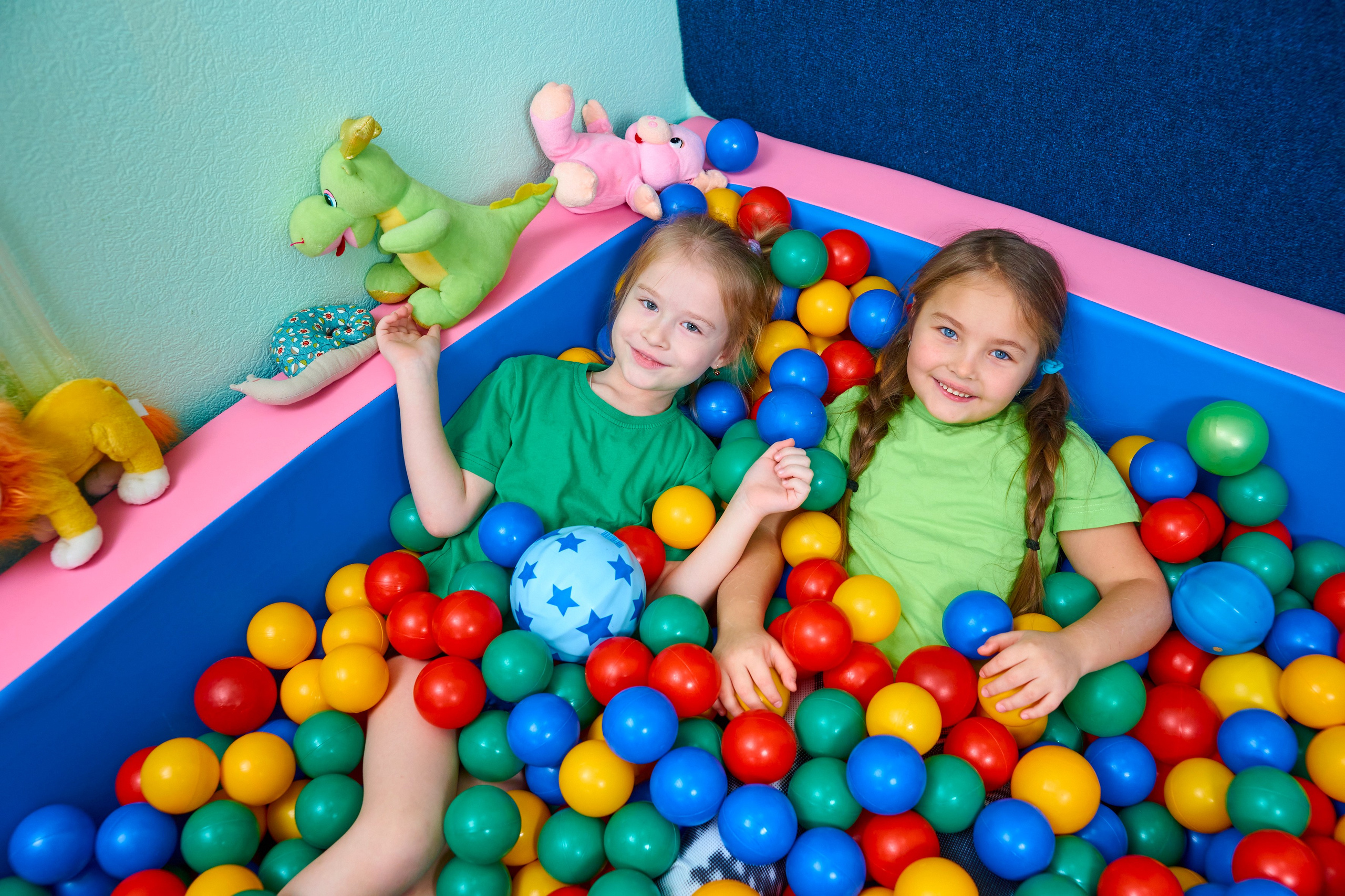 Занятие в спортзале. Childrenfoto.ru