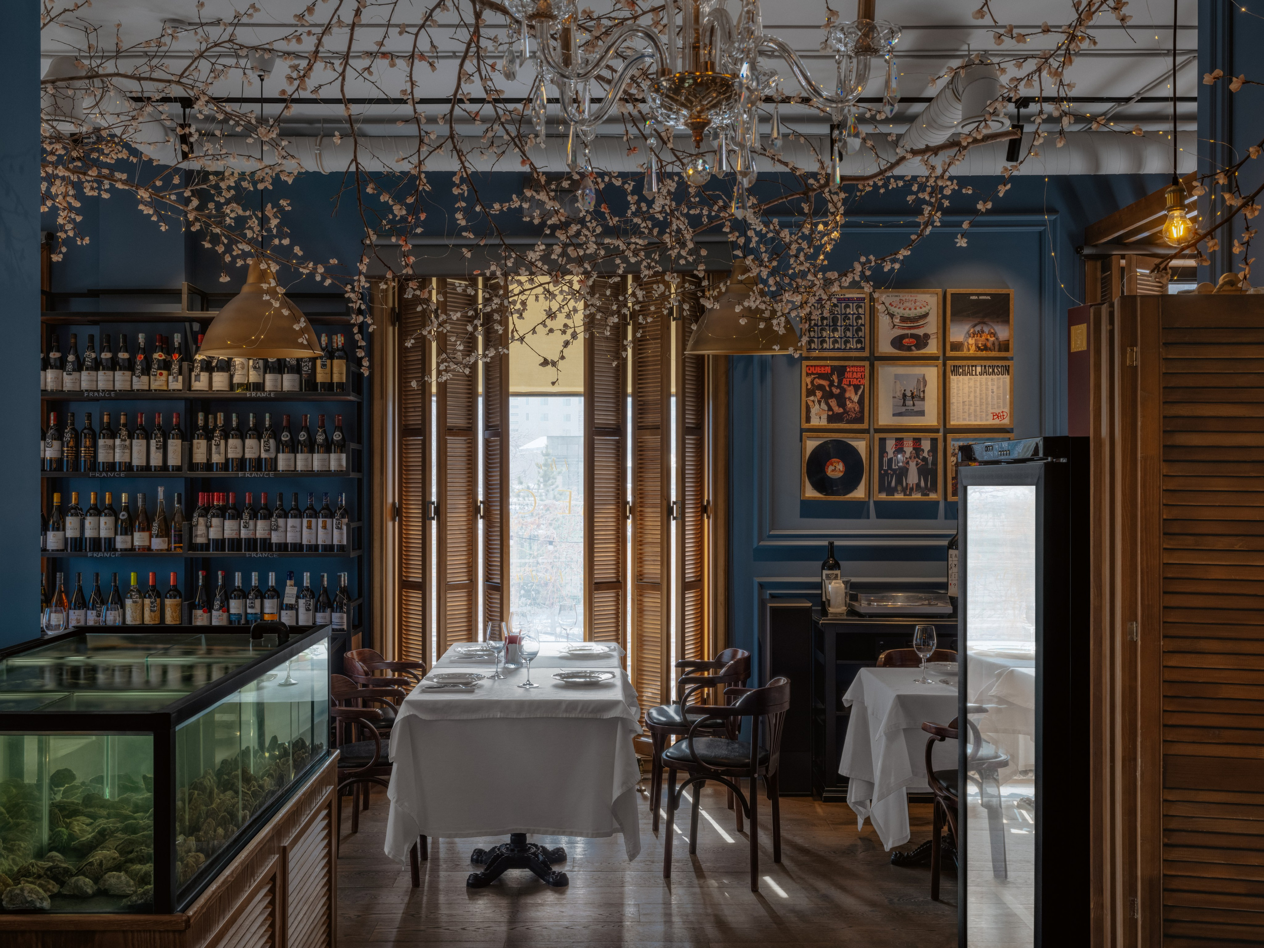 Интерьер ресторана The Wine Cafe Rozart, основной зал, Астана