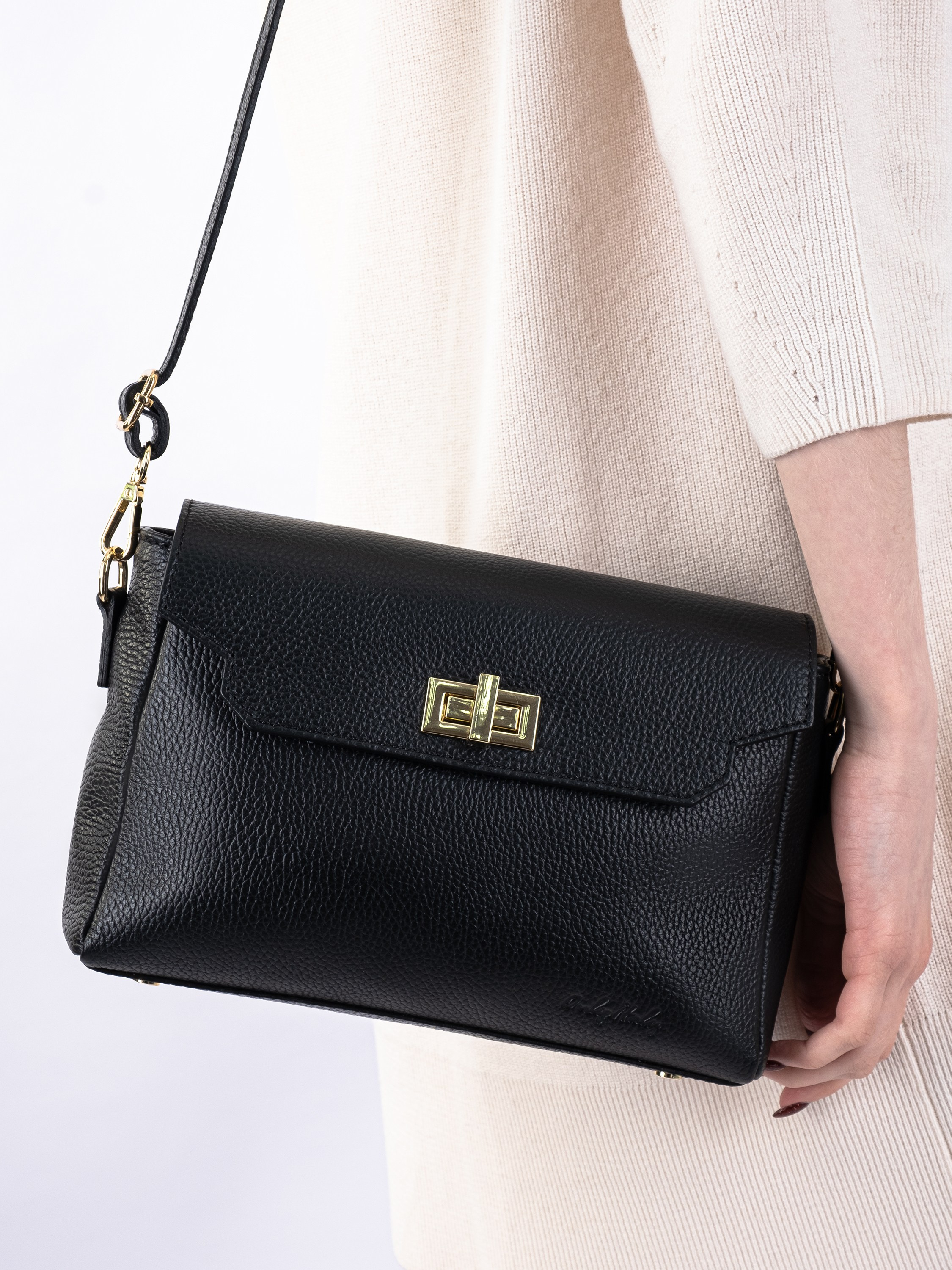 Предметная съёмка сумок для маркетплейсов. Предметный фотограф в Симферополе Антон Катунин