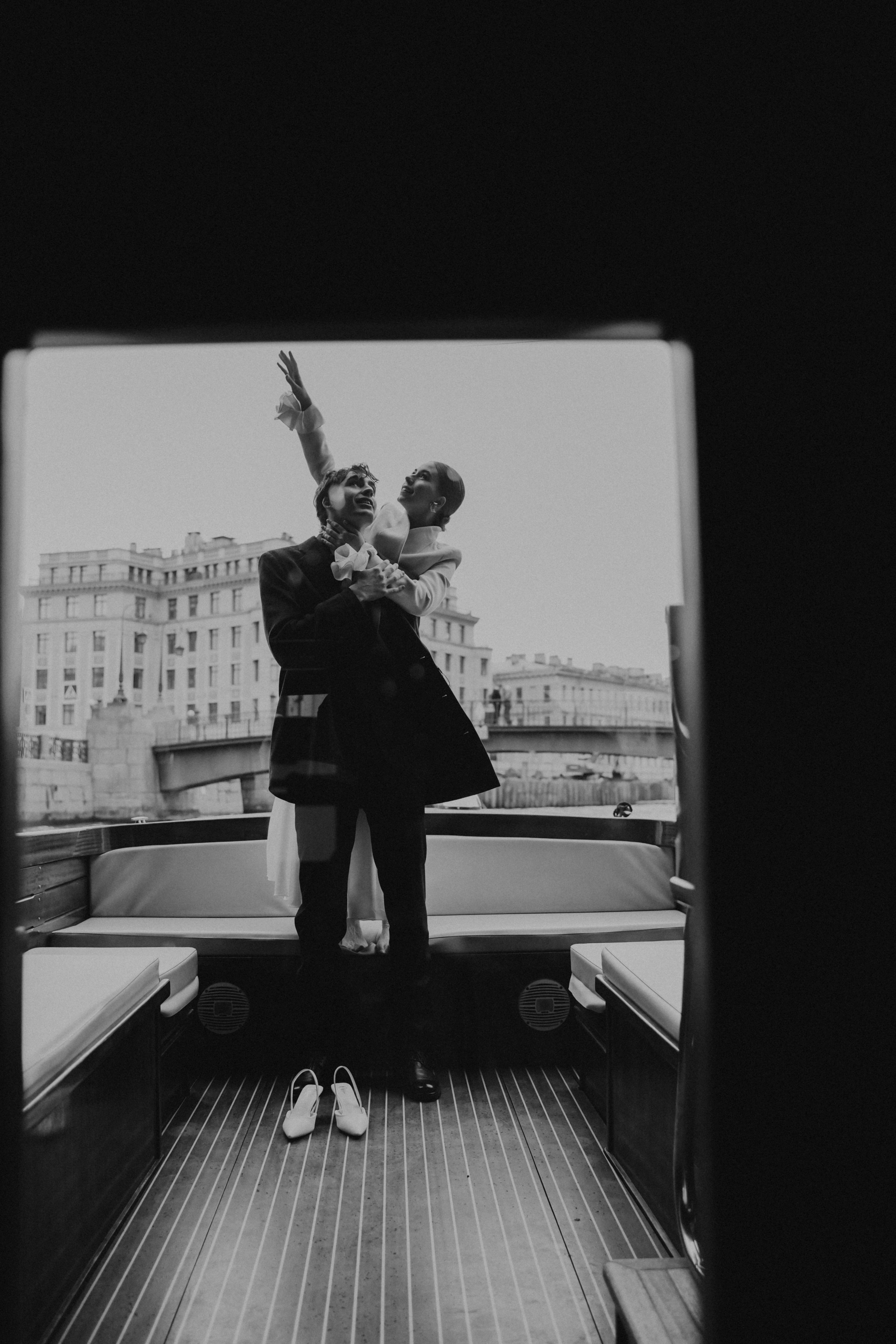 Свадебная фотосессия на катере в Питере