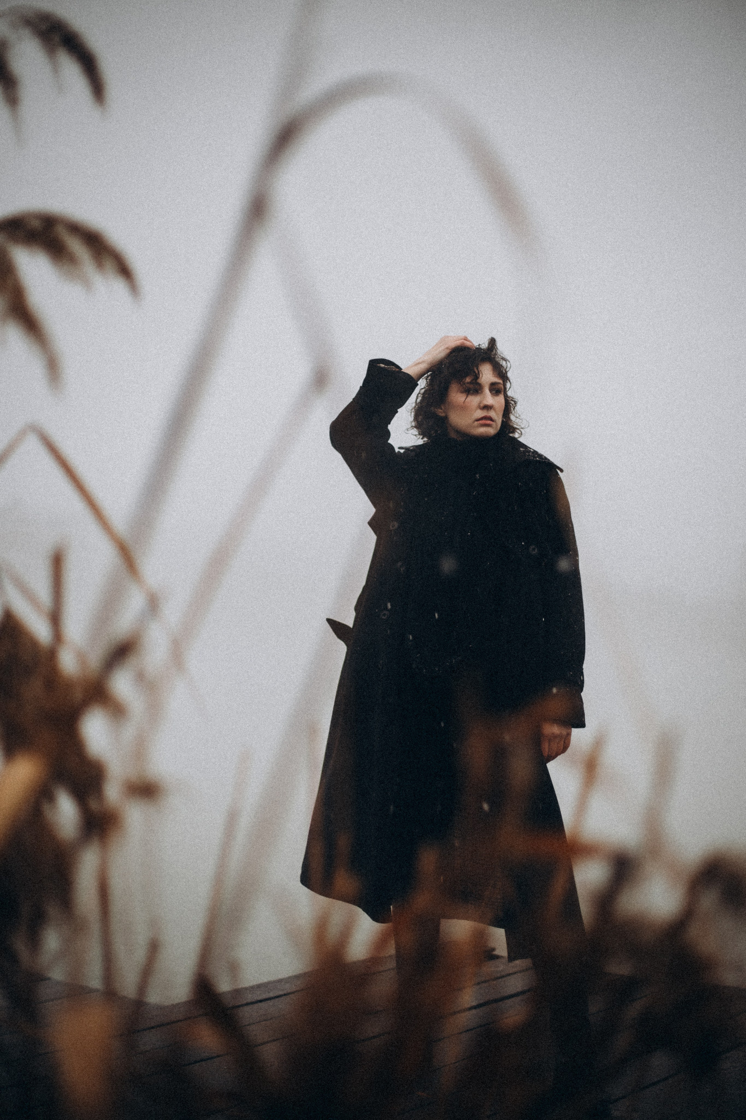 Женская фотосессия: индивидуальные, стильные, чувственные снимки. Подчеркну вашу красоту и уникальность. Студийная съёмка, естественный свет, портреты, женственность, эмоции. Фотограф в Краснодаре, помощь с позированием.