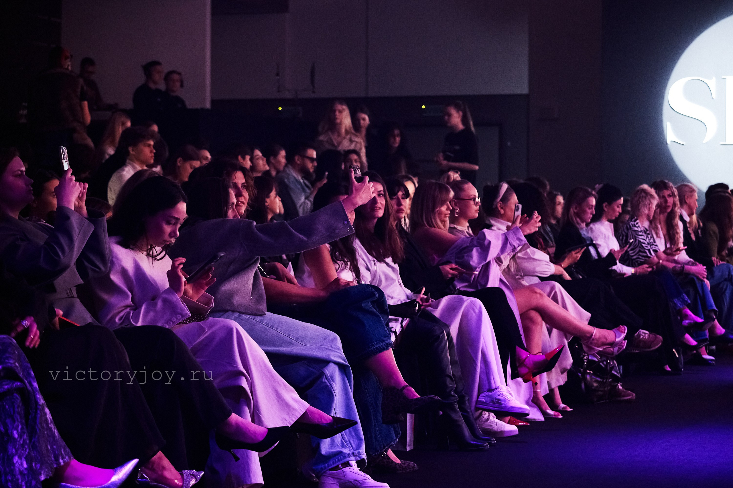 Sochi Fashion Week май 2026. Профессиональный фотограф в Сочи Виктория Джой. Обучение
