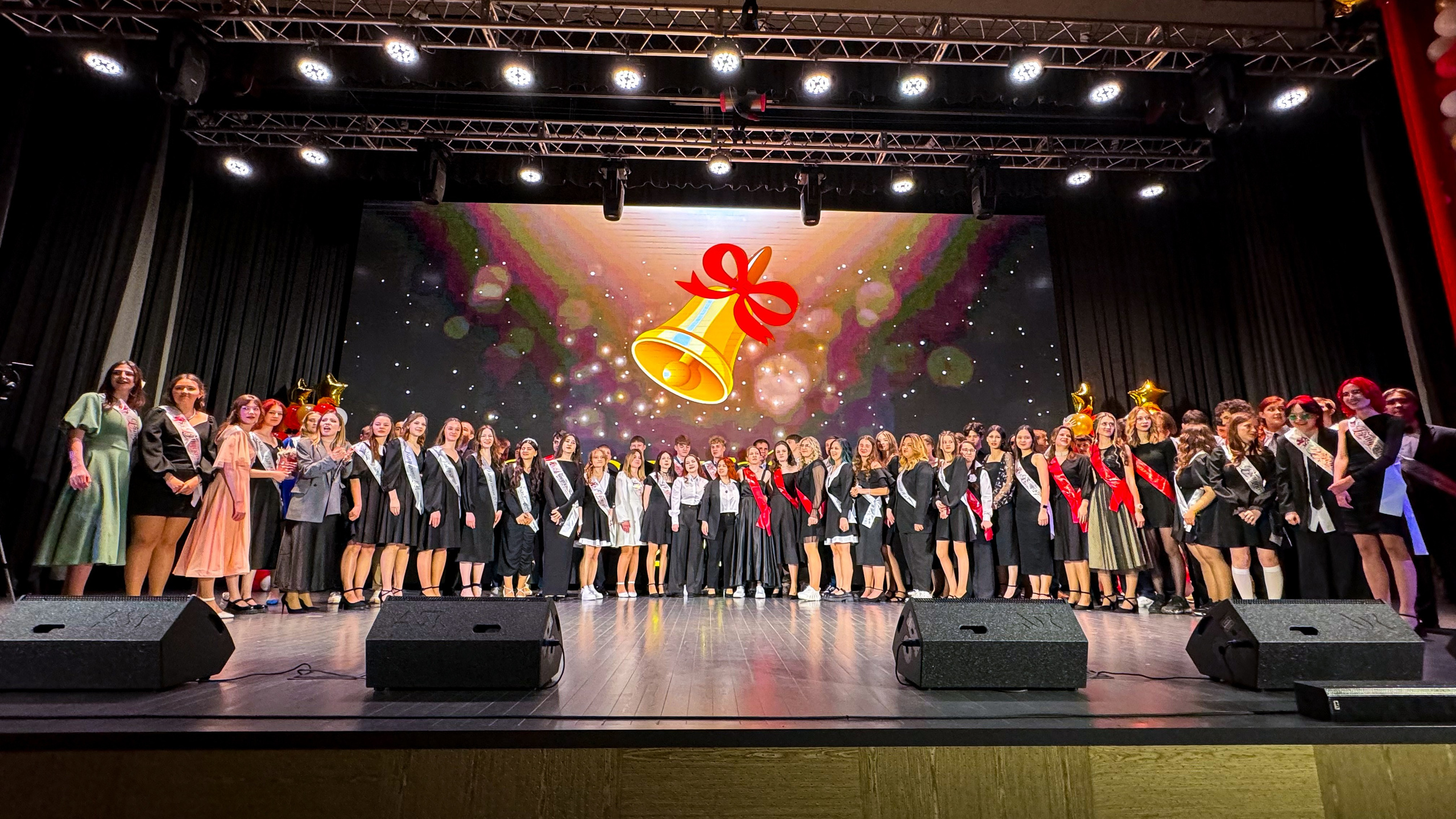 Последние звонки в школе. K-pop (и не только) фотограф в Москве Светлана Полякова