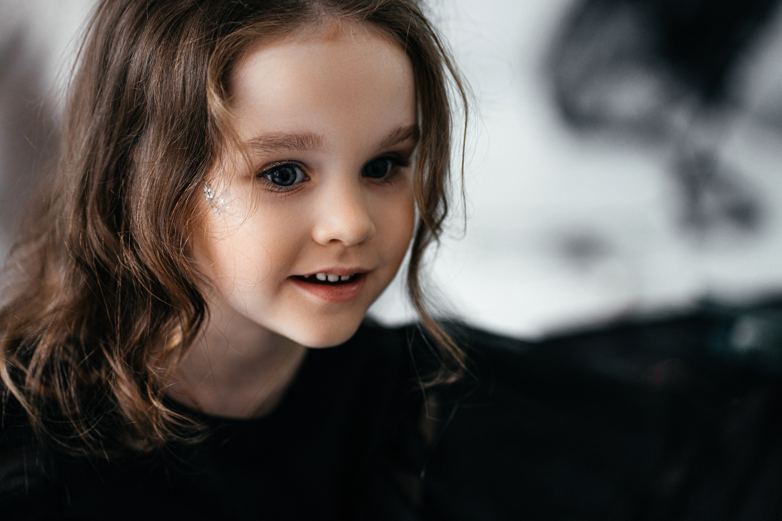 Фотосессия для девочки в платье. Фотограф Ким Наталья в Красноярске