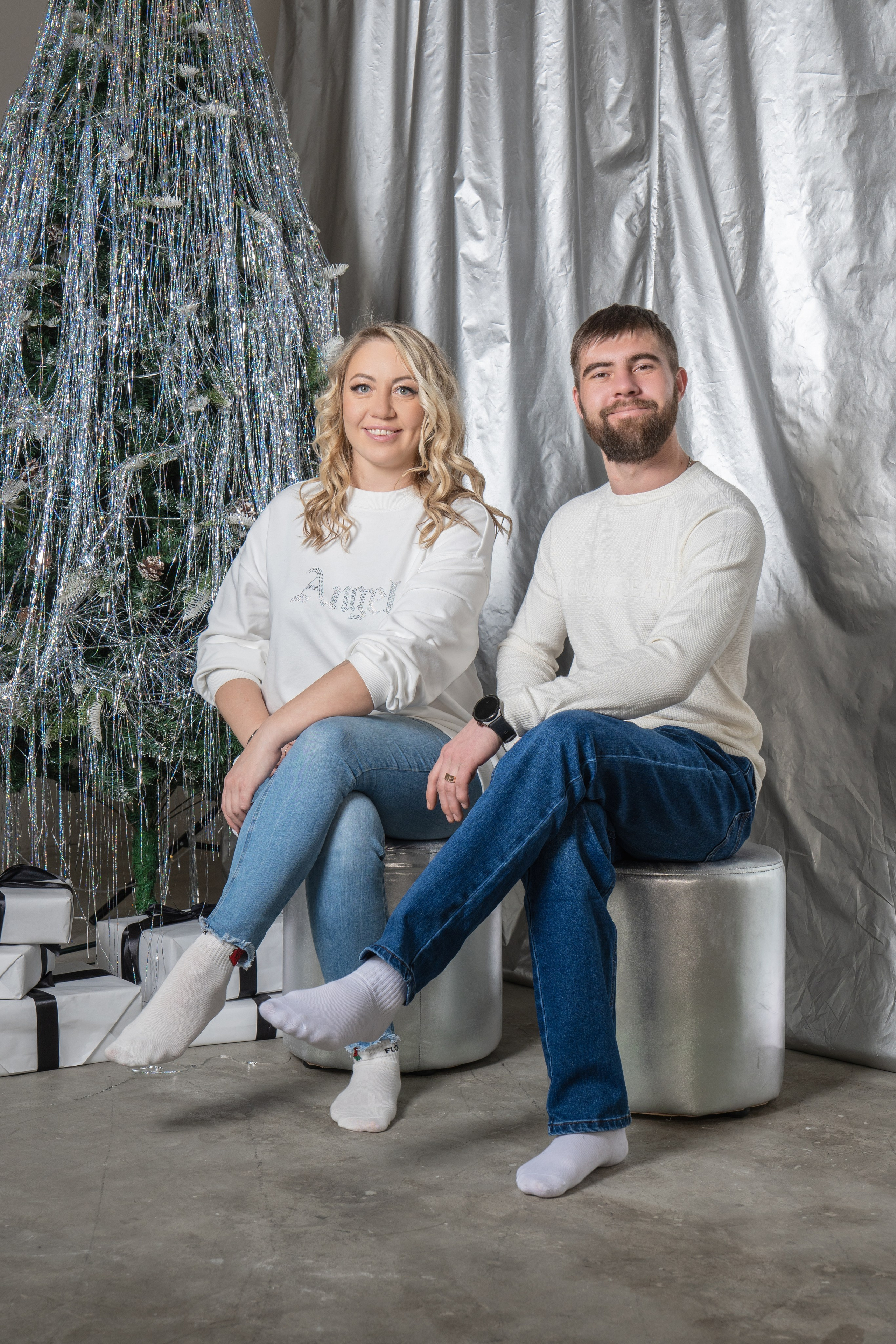 Семейная парная новогодняя фотосессия. Занимаюсь профессиональной фотографией и живу рядом с Байкалом. Работаю в разных жанрах