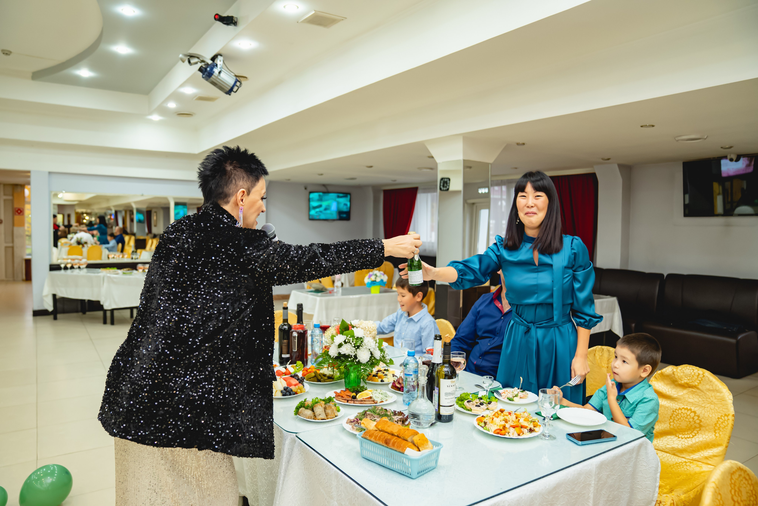 Осенняя Свадьба 2024. Занимаюсь профессиональной фотографией и живу рядом с Байкалом. Работаю в разных жанрах