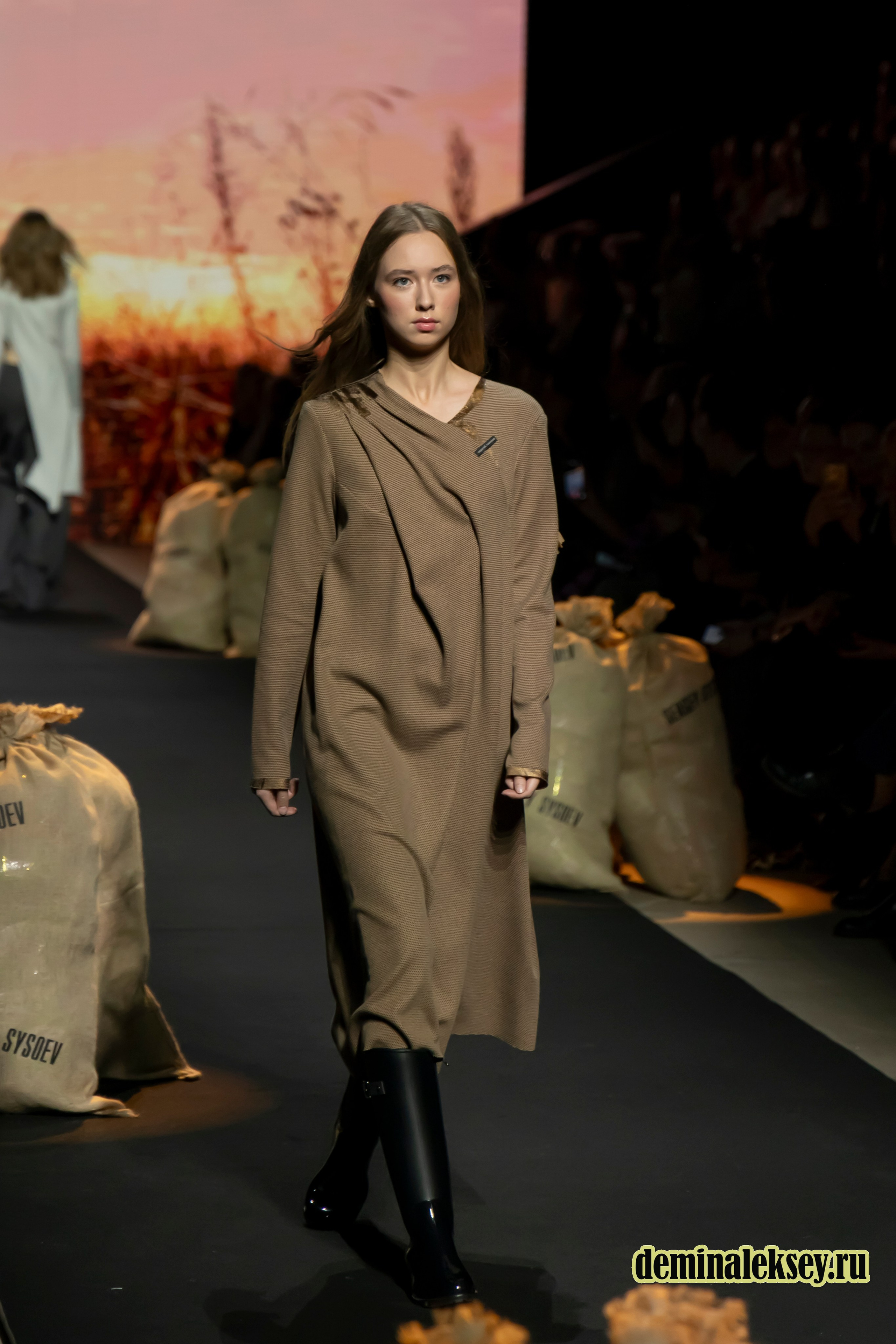 Московская неделя моды 2024 9 октября дизайнер SERGEY SYSOEV. Репортажный, семейный и студийный фотограф в Москве Демин Алексей