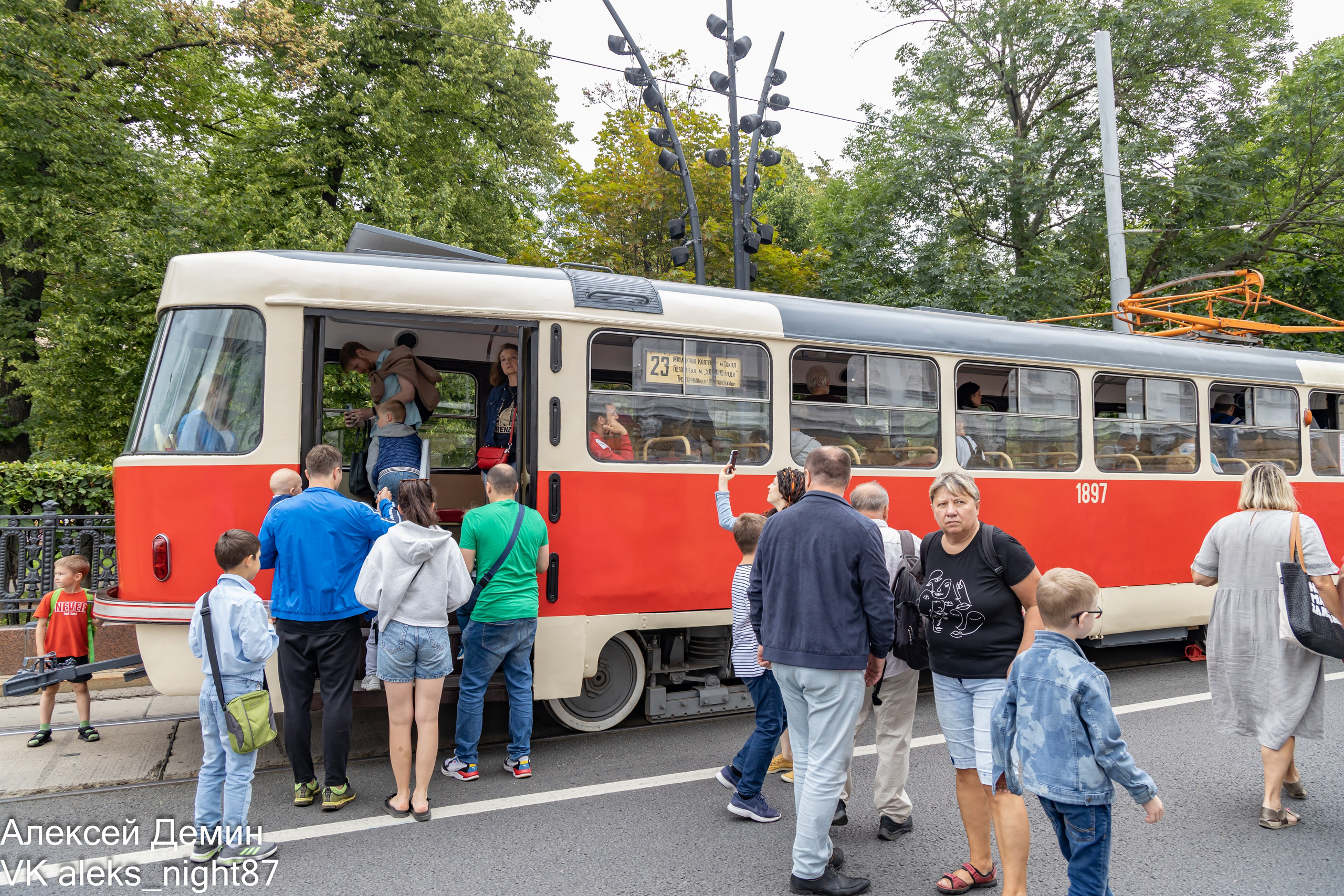 Ретро парад трамваем Москва 2023. Репортажный, семейный и студийный фотограф в Москве Демин Алексей