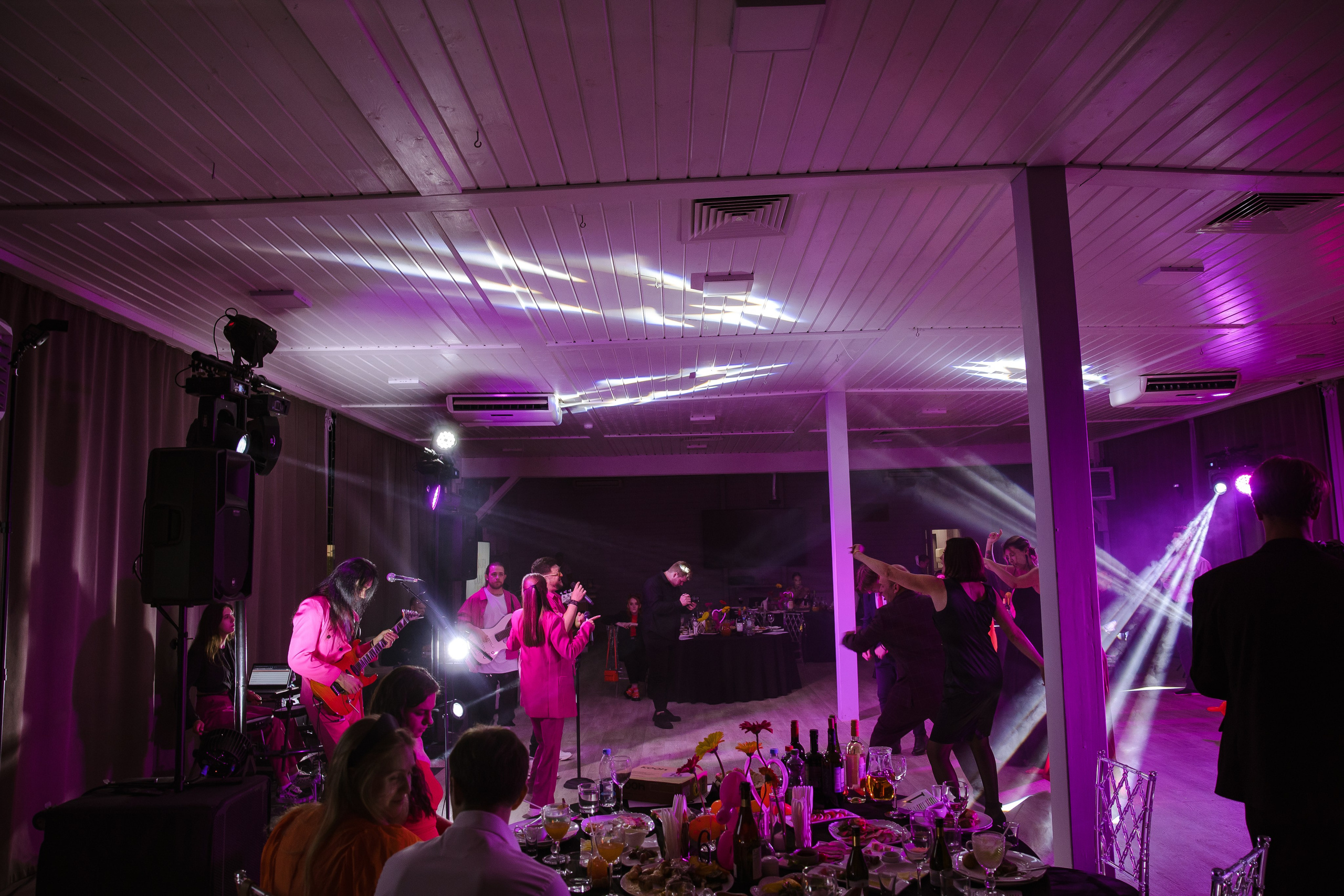 Яркая неоновая свадебная фотосессия в «Нет на карте». Свадебный и семейный фотограф в Самаре и Тольятти | Елена Топанцева