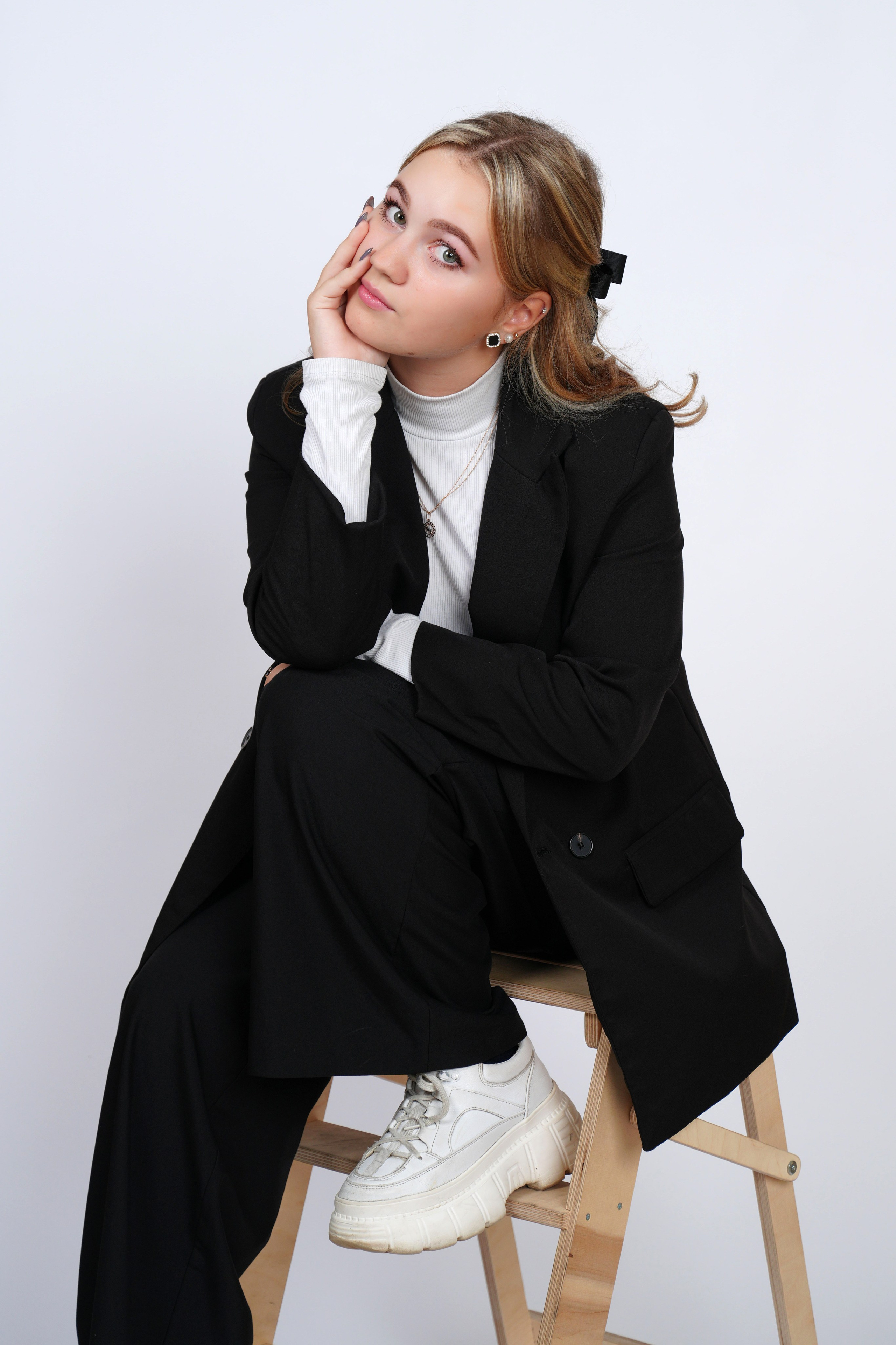 ФОТОСЕССИЯ НА БЕЛОМ ФОНЕ (в школе или студии). Школьная фотография в Санкт-Петербурге, выпускные альбомы, фотосессии