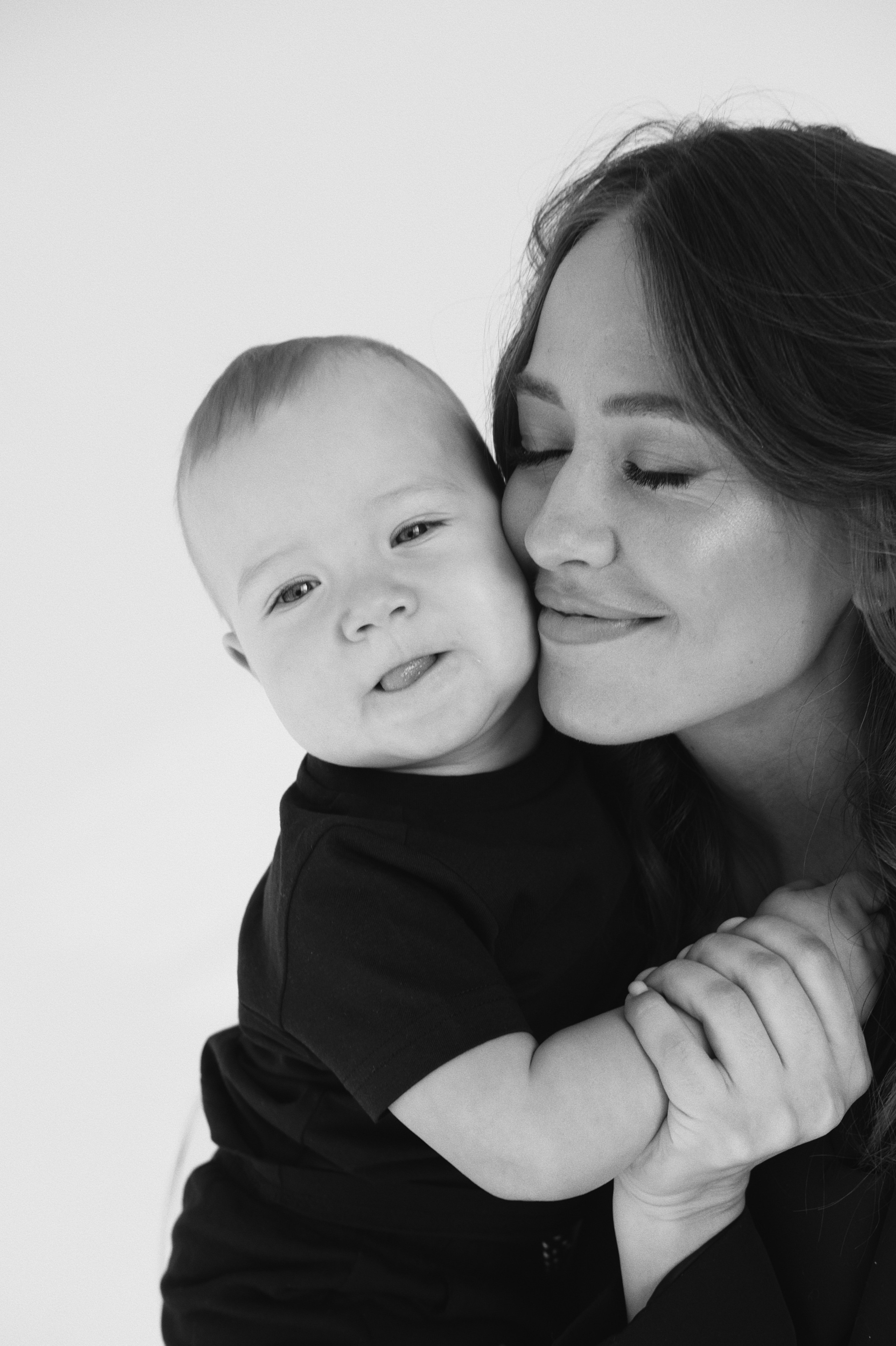 В ЧЕРНОМ. КРИСТИНА ГУСЬКОВА