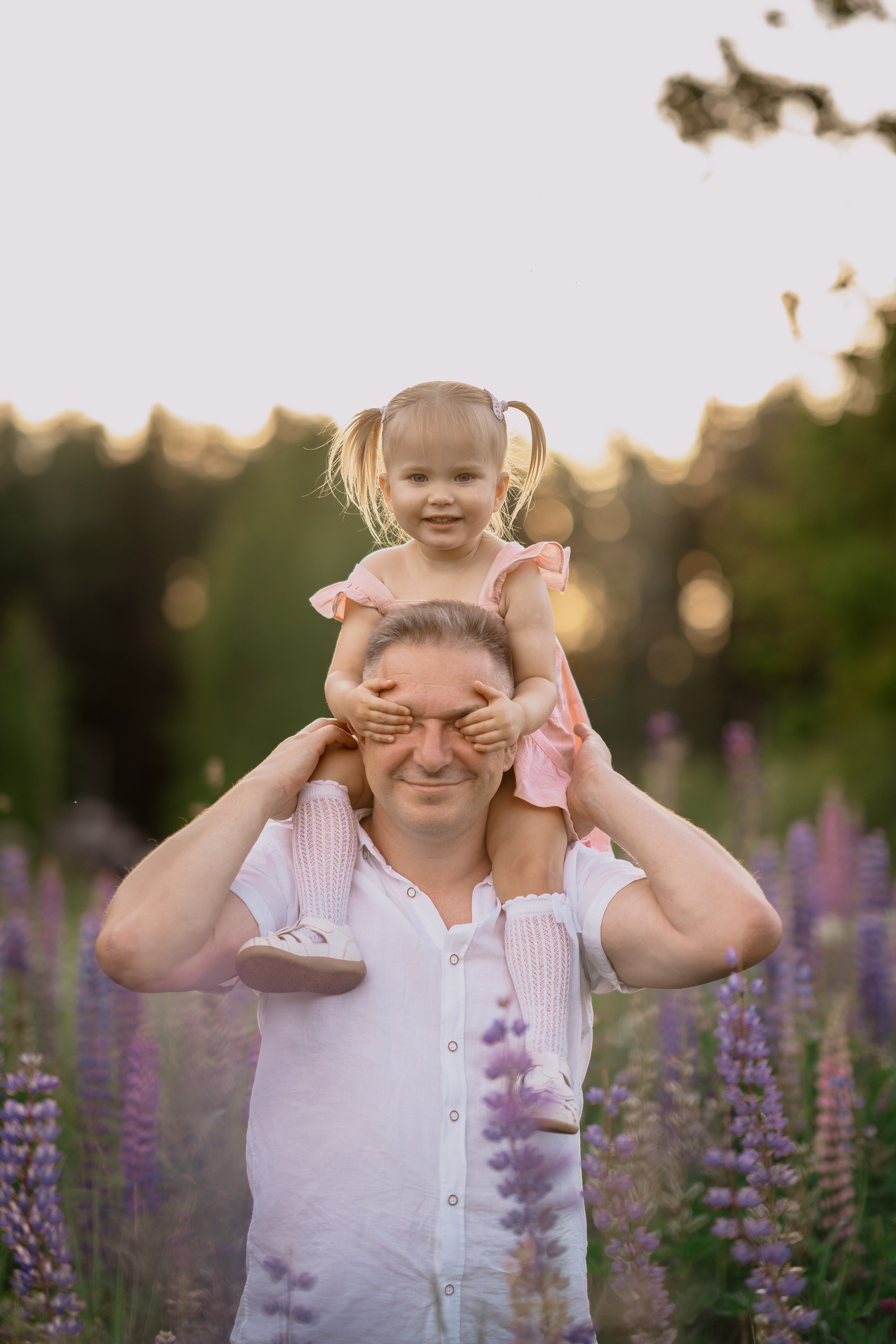 Фотосессия в люпинах. Анюта с мамой и папой. Семейный и детский фотограф в Сергиев Посаде, Хотьково Якимчук Любовь