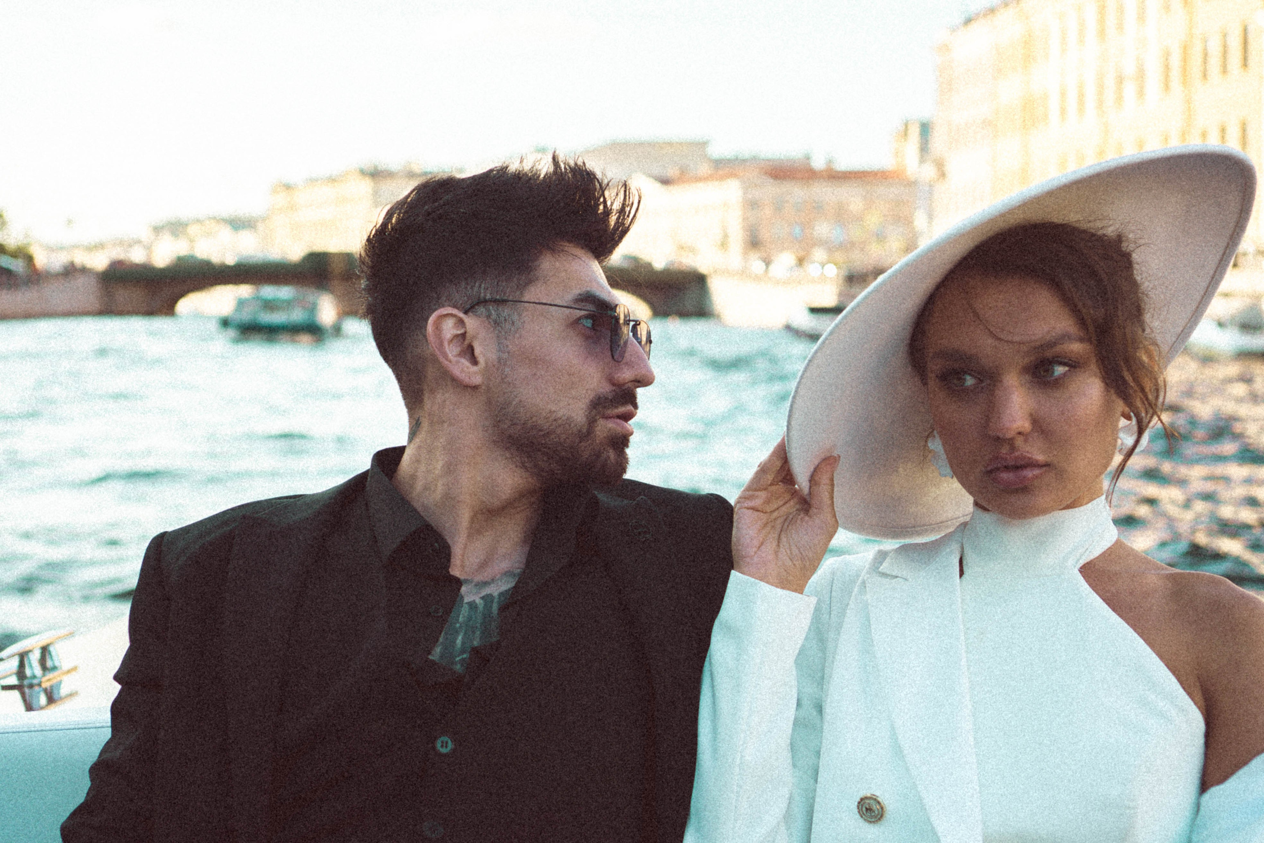 СВАДЕНБНАЯ СЬЕМКА НА КАТЕРЕ ПО КАНАЛАМ САНКТ-ПЕТЕРБУРГА И В АКВАТОРИИ НЕВЫ. Профессиональный фотограф, Санкт-Петербург — Виктория Богомолова