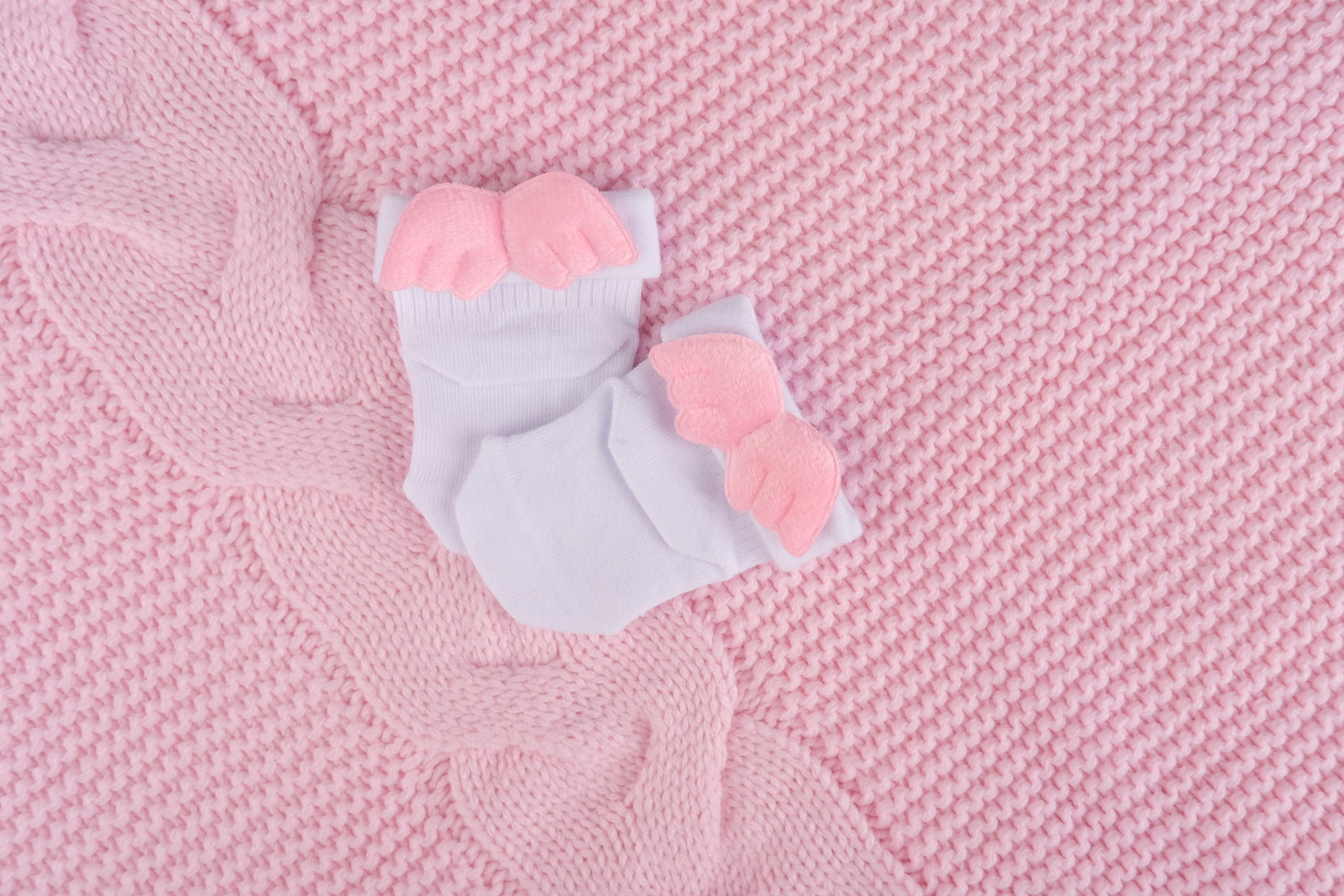 Креативная, рекламная фотосъемка одежды, снятая в предметной фото студии в Москве, предметный фотограф Гурьянова Ольга.