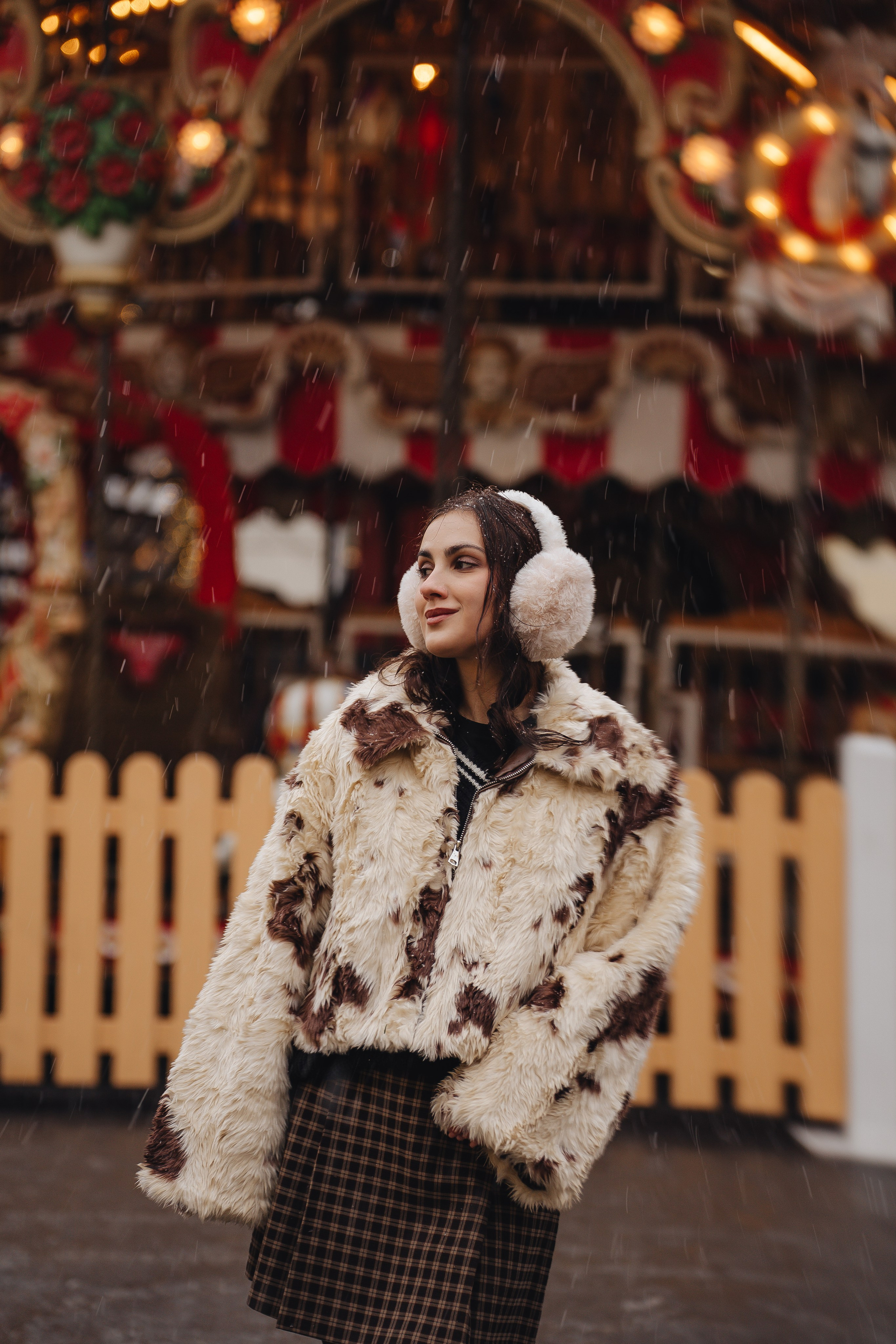 ПРОГУЛКА НА МАНЕЖНОЙ ПЛОЩАДИ ДЛЯ ДЕВУШКИ ПЕРЕД НОВЫМ ГОДОМ (НОВОГОДНЯЯ ФОТОСЕССИИЯ НА МАНЕЖНОЙ ПЛОЩАДИ). Профессиональный фотограф, Санкт-Петербург — Виктория Богомолова