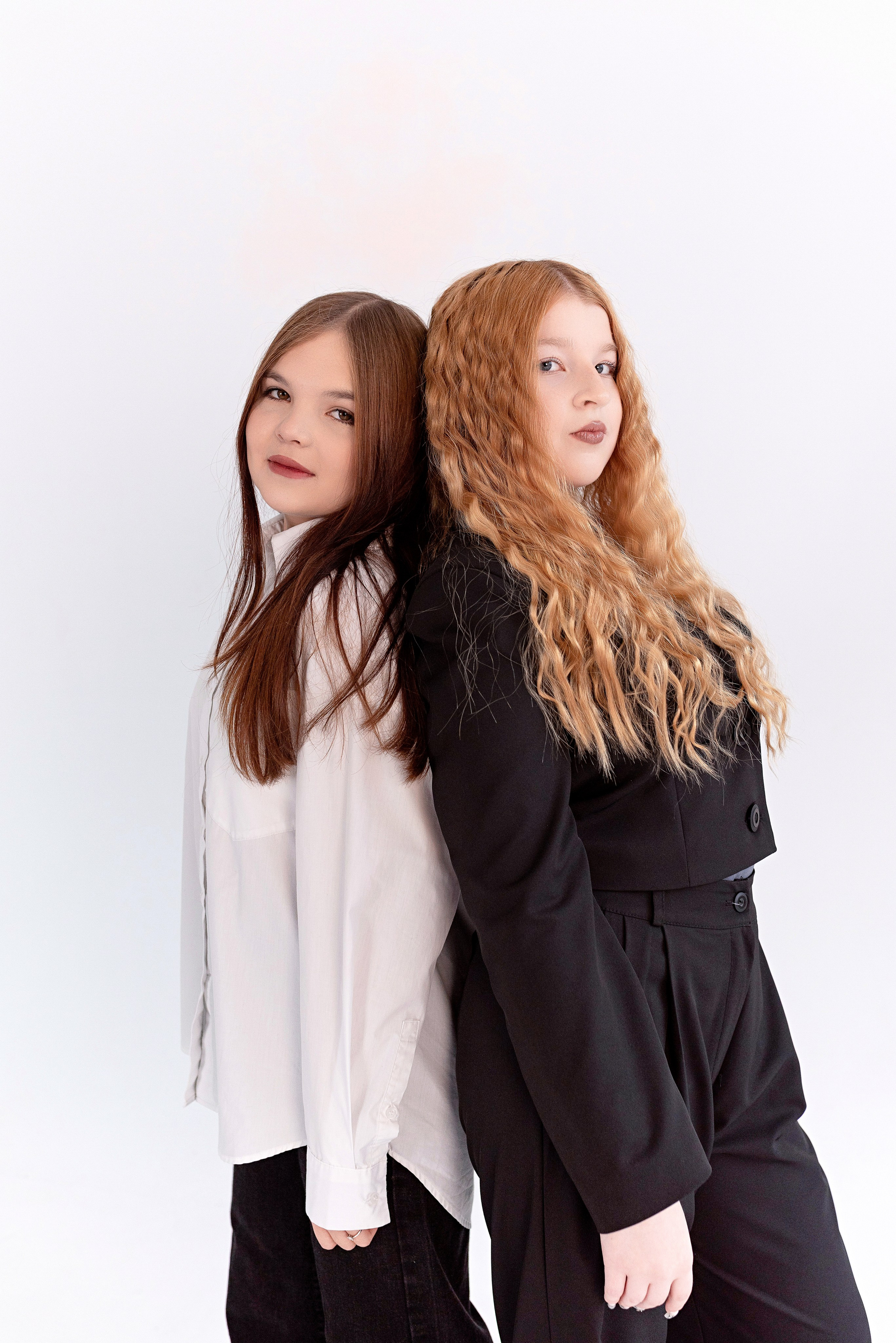 Фотосессия 9 класса в студии Circle для выпускных альбомов в Сургуте