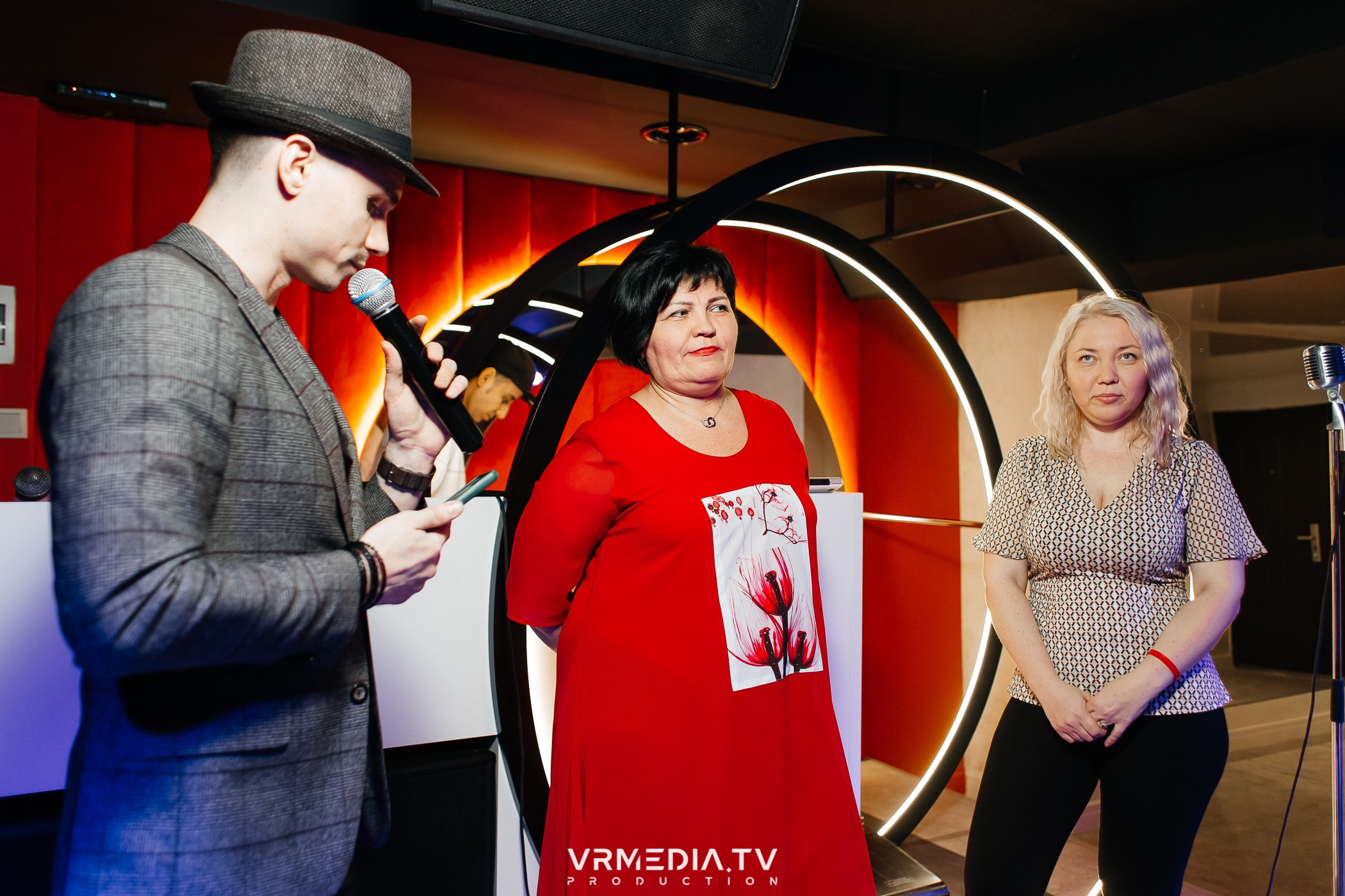 8 марта в караоке-ресторане «Голос»