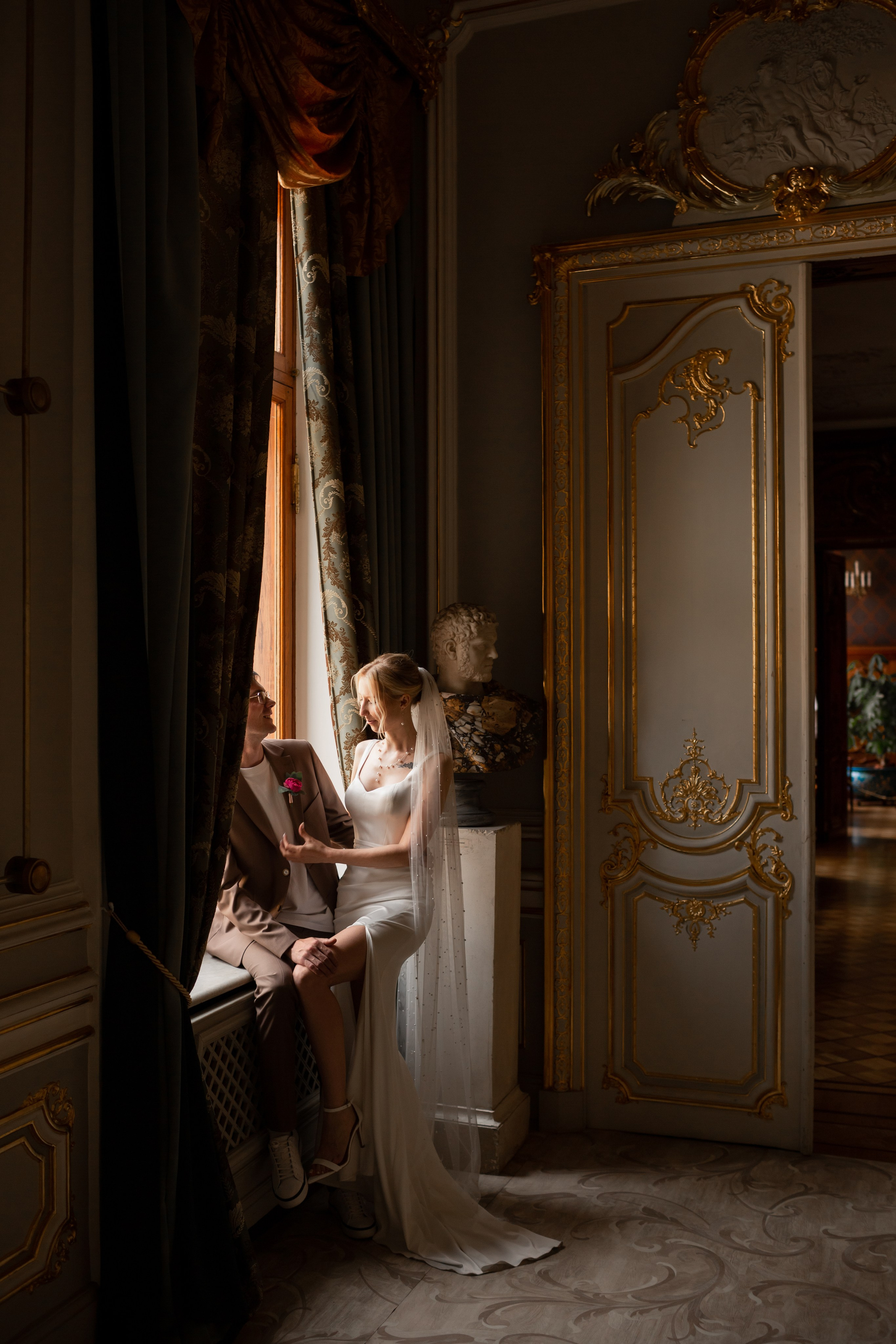 Свадебная фотосессия во дворцах Петербурга. Свадебный фотограф Кирилл Белый