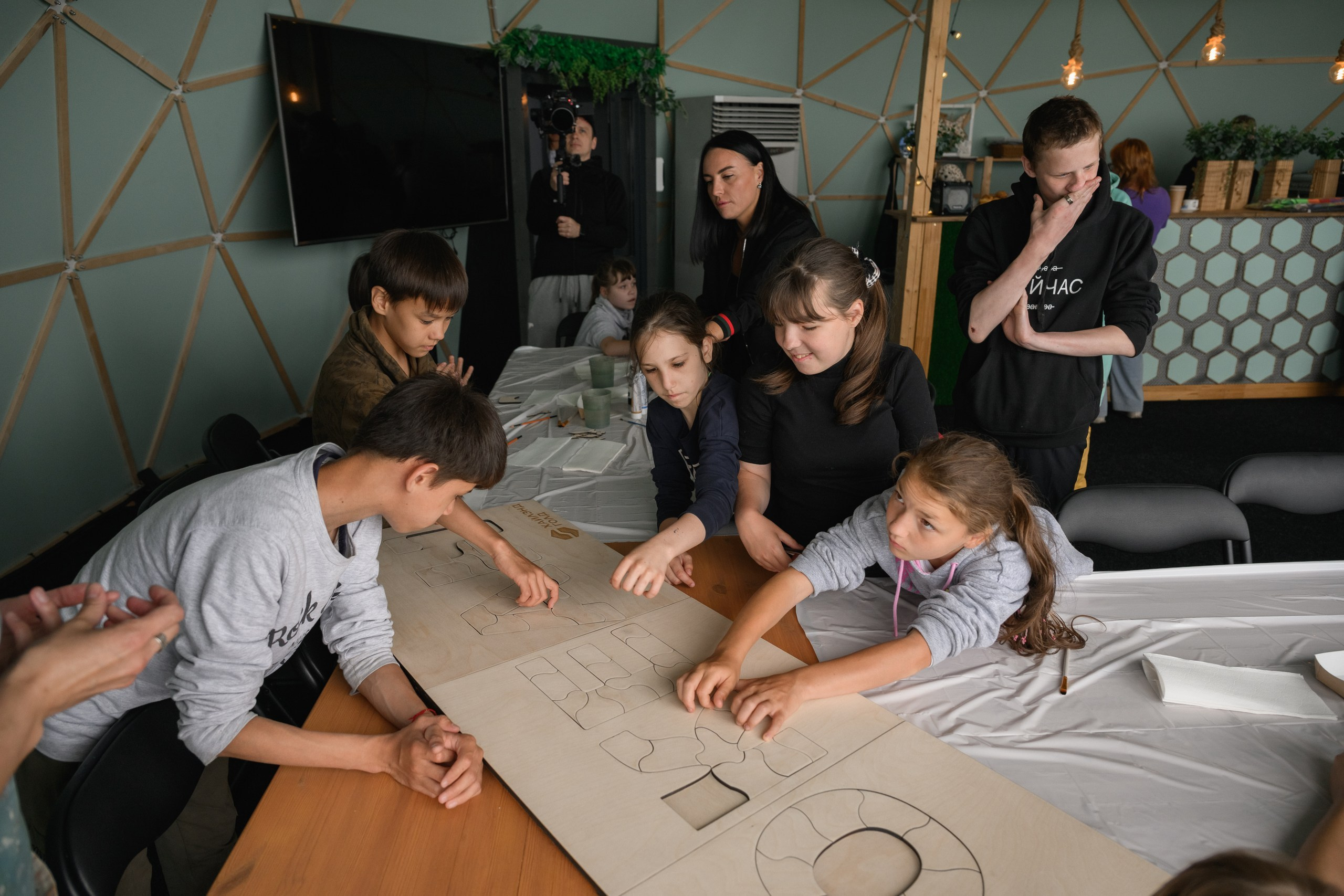 Фотосъемка Марафона добра в Петропавловске-Камчатском, Яркие моменты благотворительного забега на фоне камчатских пейзажей, Эмоциональные кадры участников Марафона добра в Петропавловске-Камчатском, Фотографии волонтеров и благотворителей на берегу Тихого океана, Профессиональная съемка добрых дел в Петропавловске-Камчатском