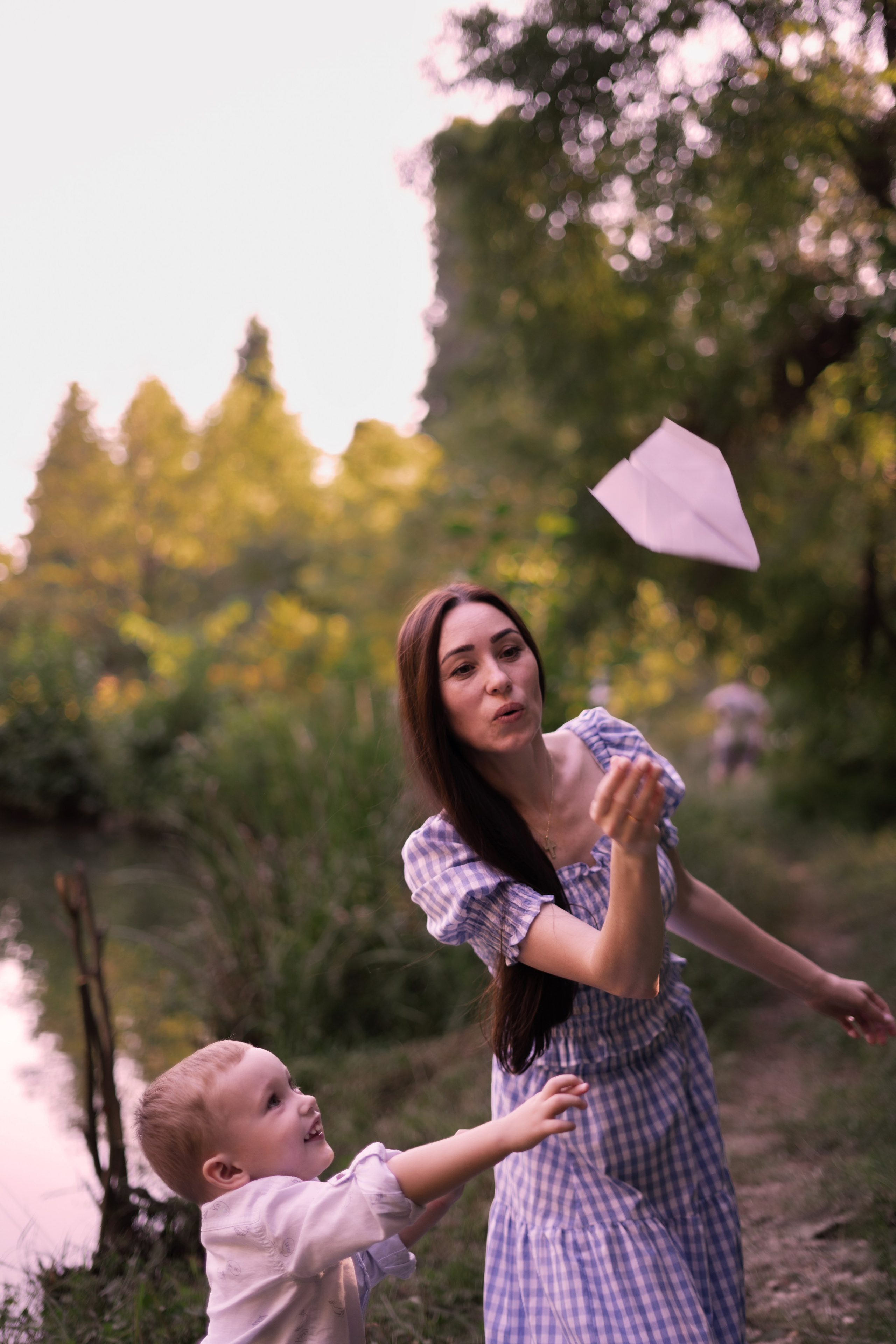Семейная фотосессия в лесу у озера. Профессиональный Фотограф в Сочи Марина Ситкина