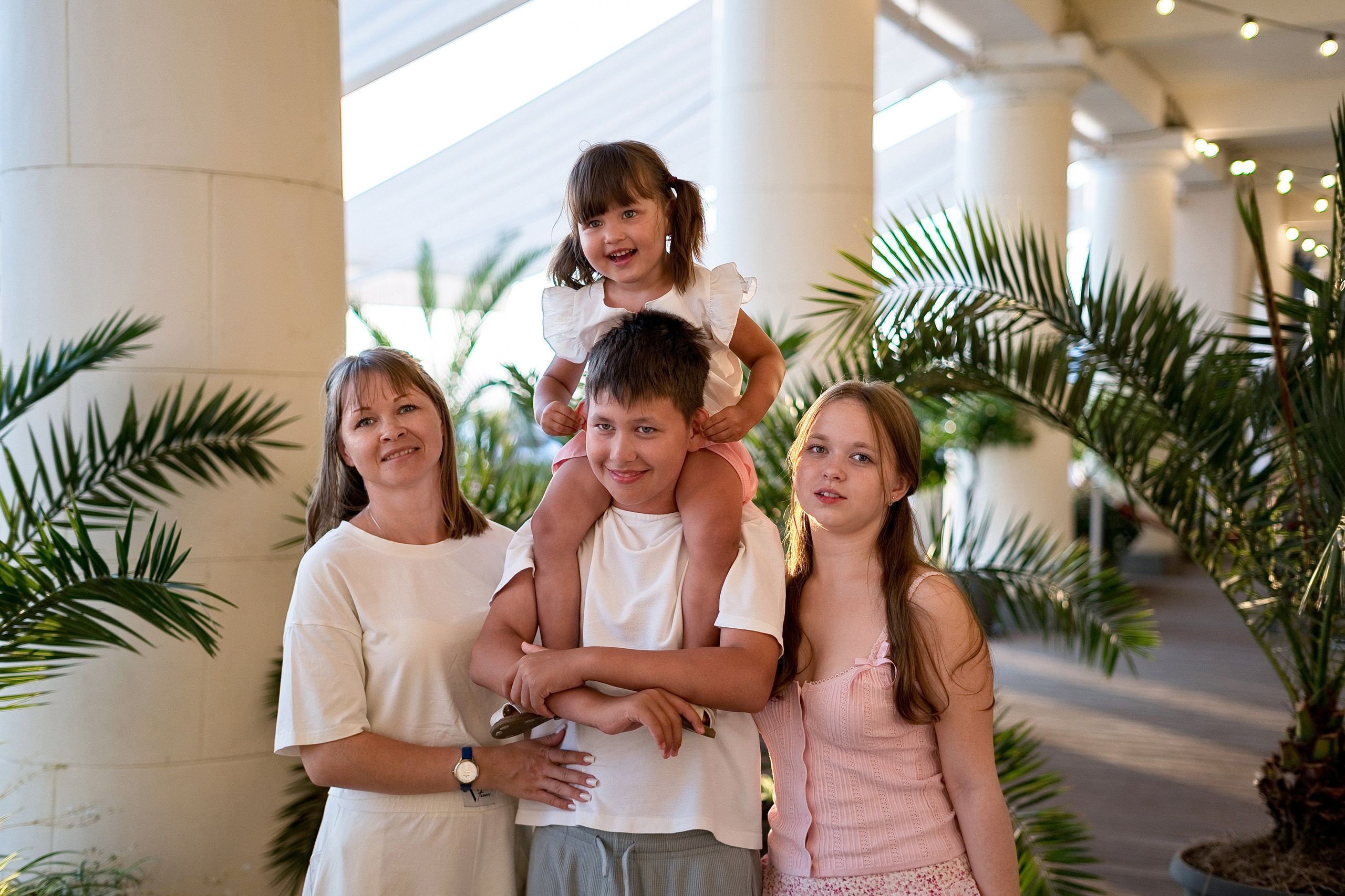 Семейная фотосессия в центре Сочи. Профессиональный Фотограф в Сочи Марина Ситкина