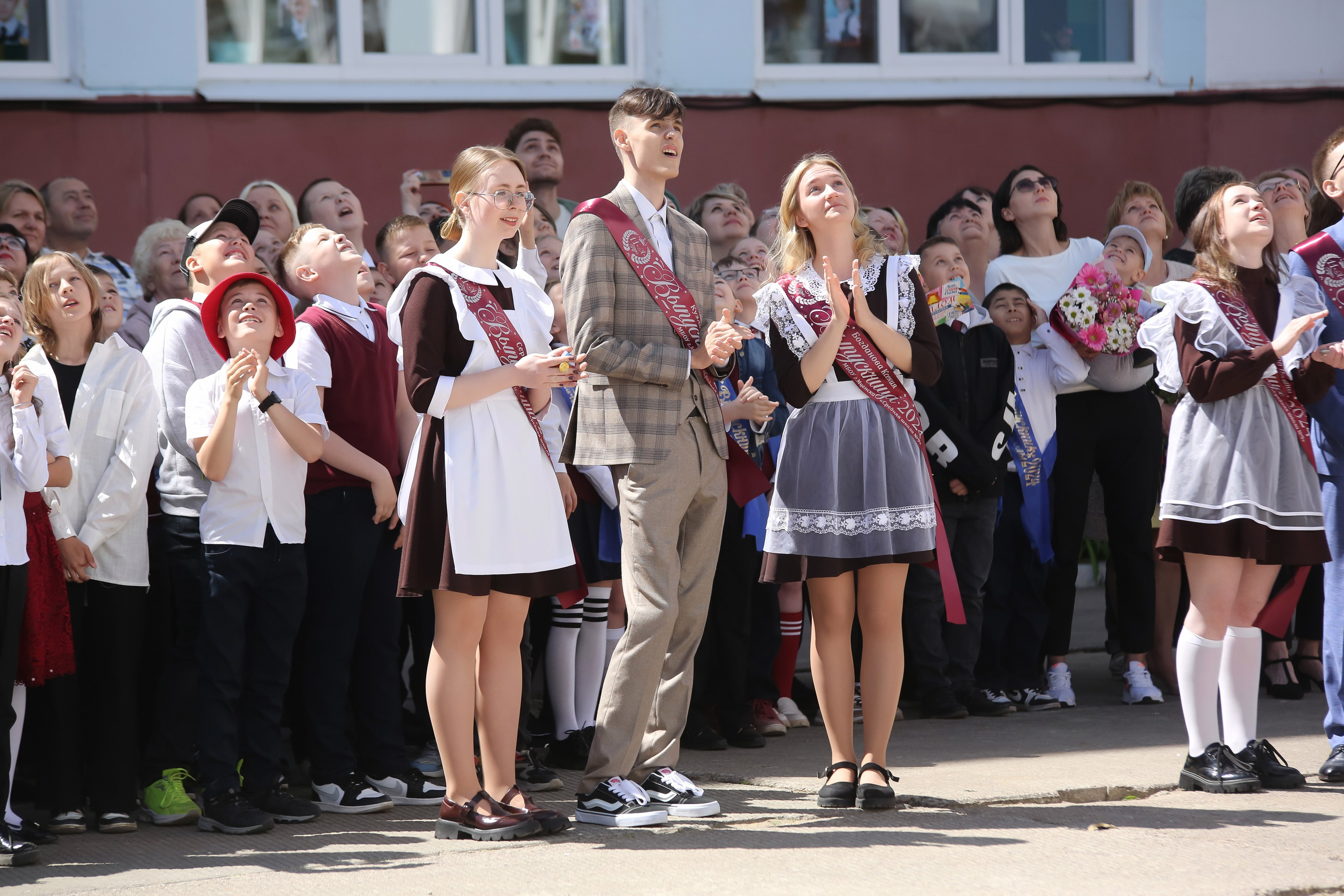 ЛИНЕЙКА «ПОСЛЕДНИЙ ЗВОНОК» 9 ШКОЛА 2024 г МЦЕНСК. ТВОЙ АЛЬБОМ / ТВОИ ПРАВИЛА