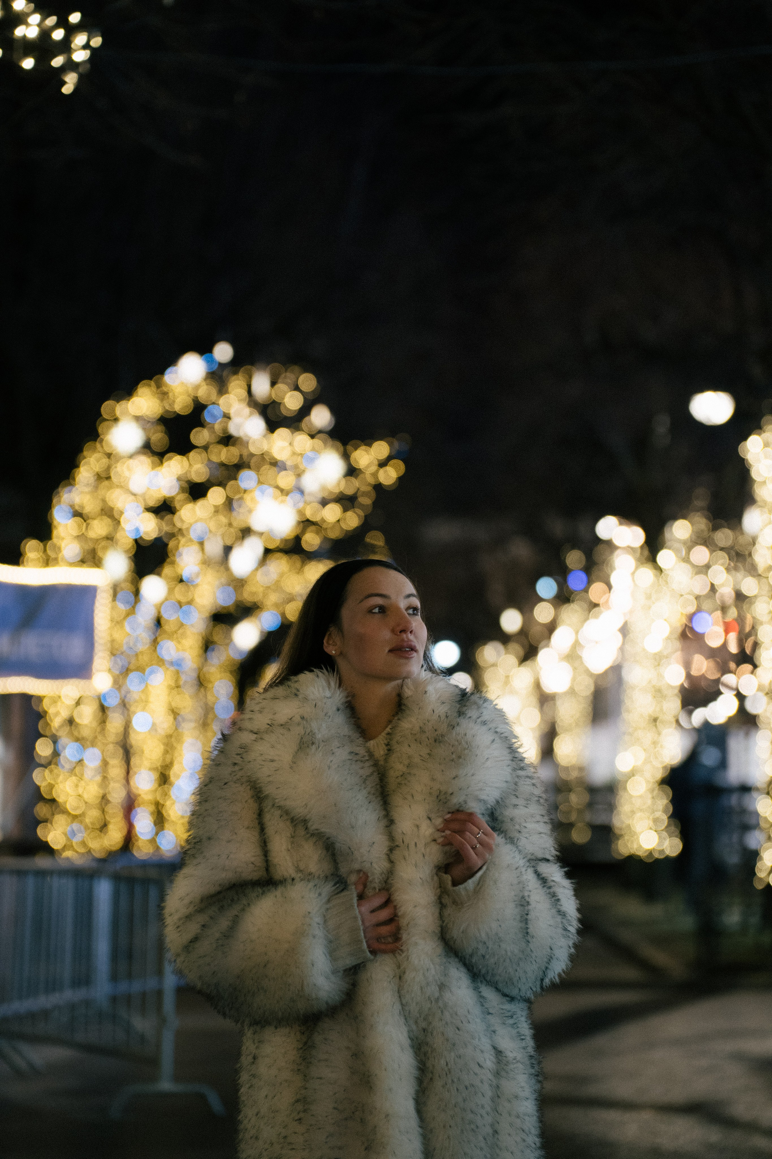 ПРОГУЛКА НА МАНЕЖНОЙ ПЛОЩАДИ ДЛЯ ДЕВУШКИ ПЕРЕД НОВЫМ ГОДОМ (НОВОГОДНЯЯ ФОТОСЕССИИЯ НА МАНЕЖНОЙ ПЛОЩАДИ). Профессиональный фотограф, Санкт-Петербург — Виктория Богомолова