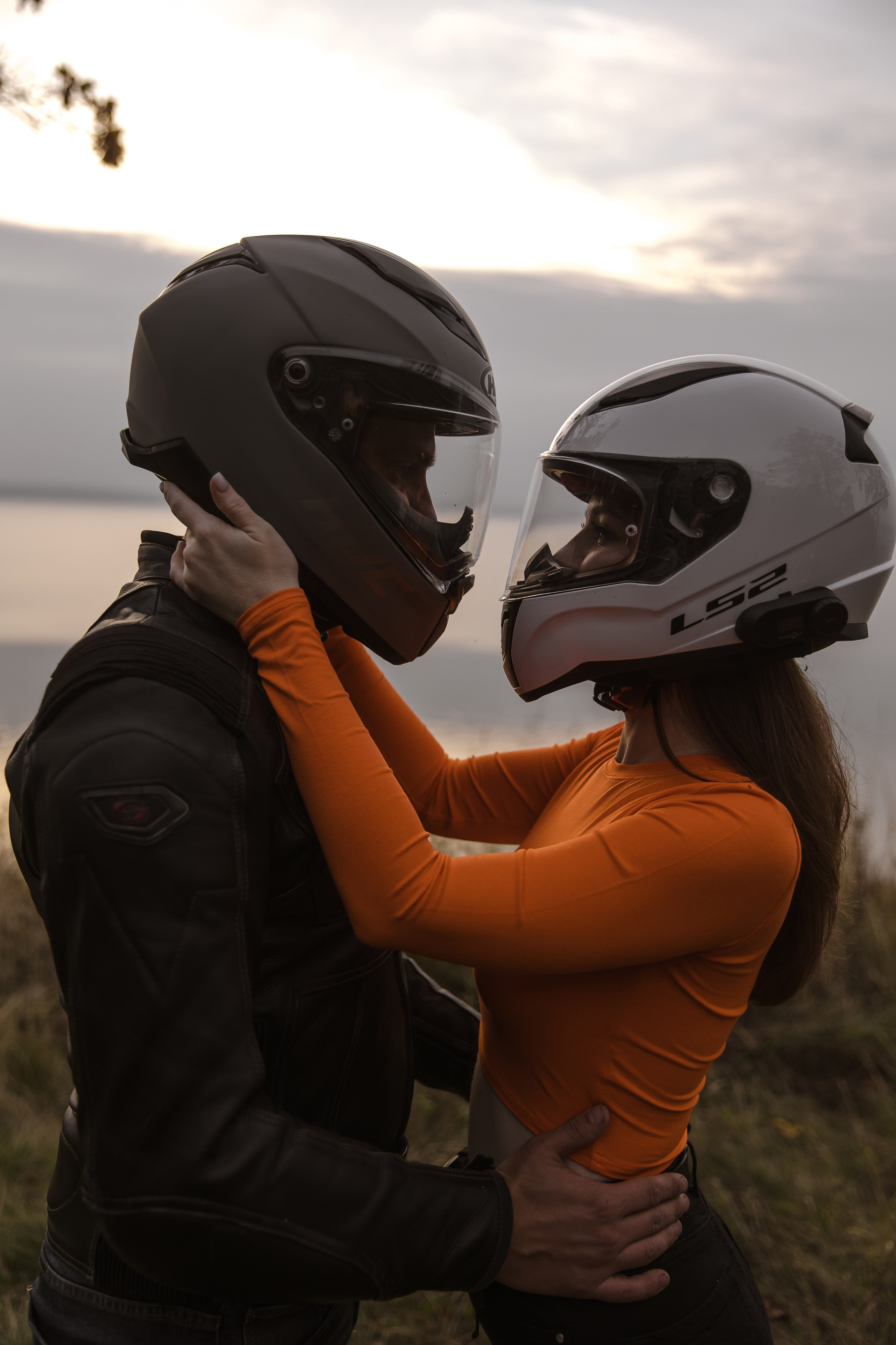 Фотосессия лавстори с мотоциклом на природе. Свадебный и семейный фотограф в Самаре и Тольятти | Елена Топанцева