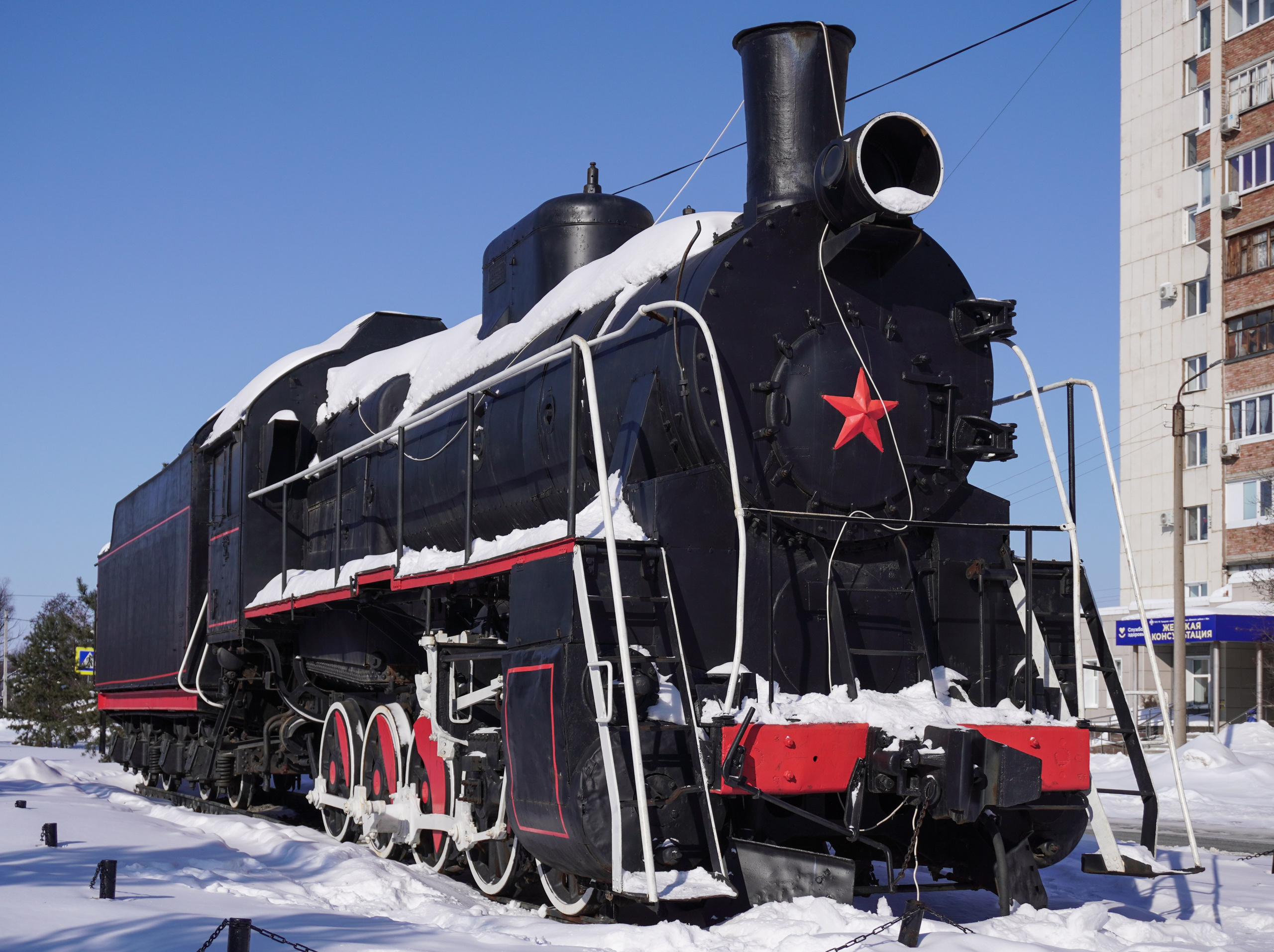 Старинный паровоз статуя