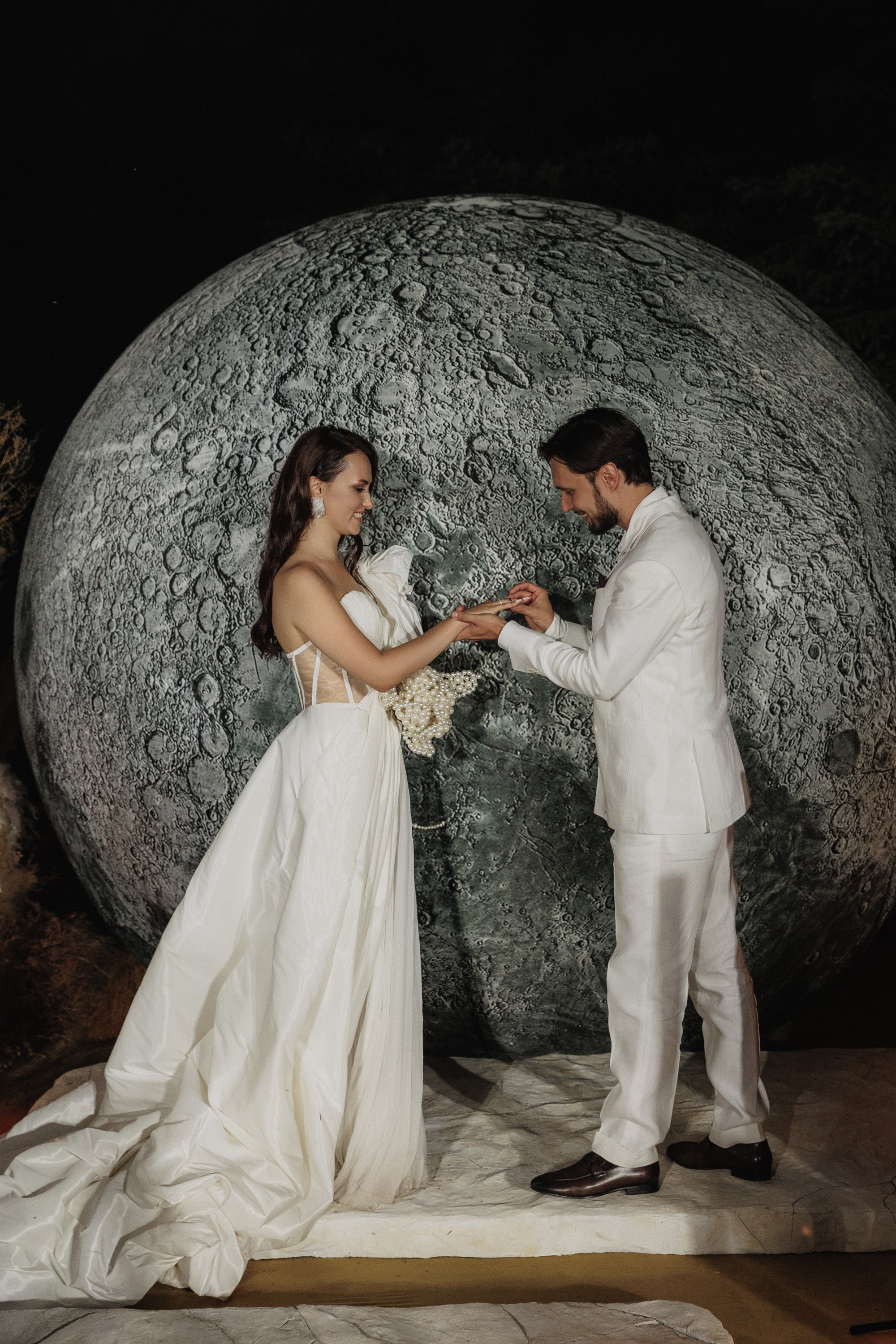 V&E | On The Moon. Свадебная фотография и видеосъёмка