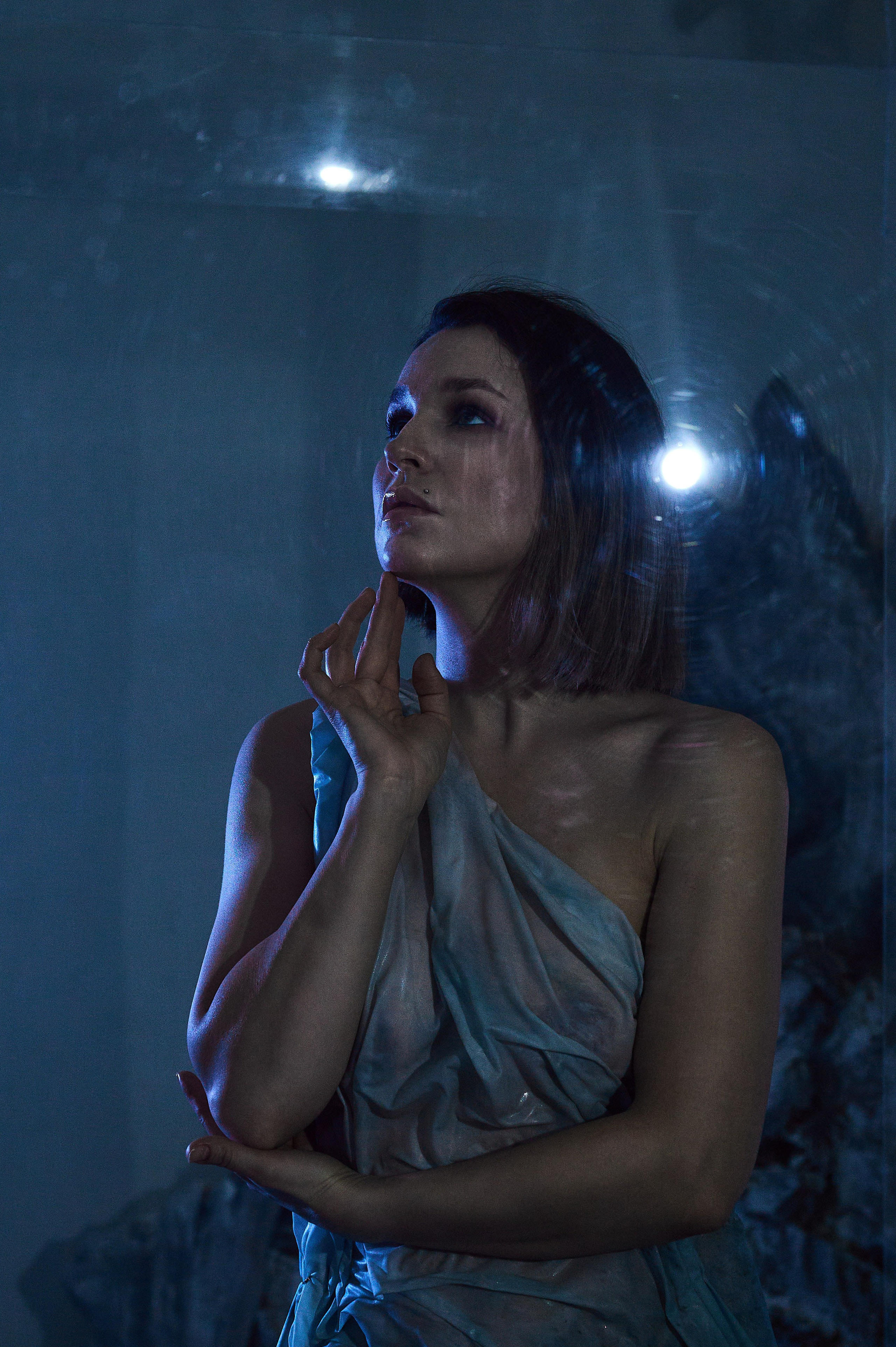 Фотосессия Ксении в декорациях «Лед» со стеклянным кубом