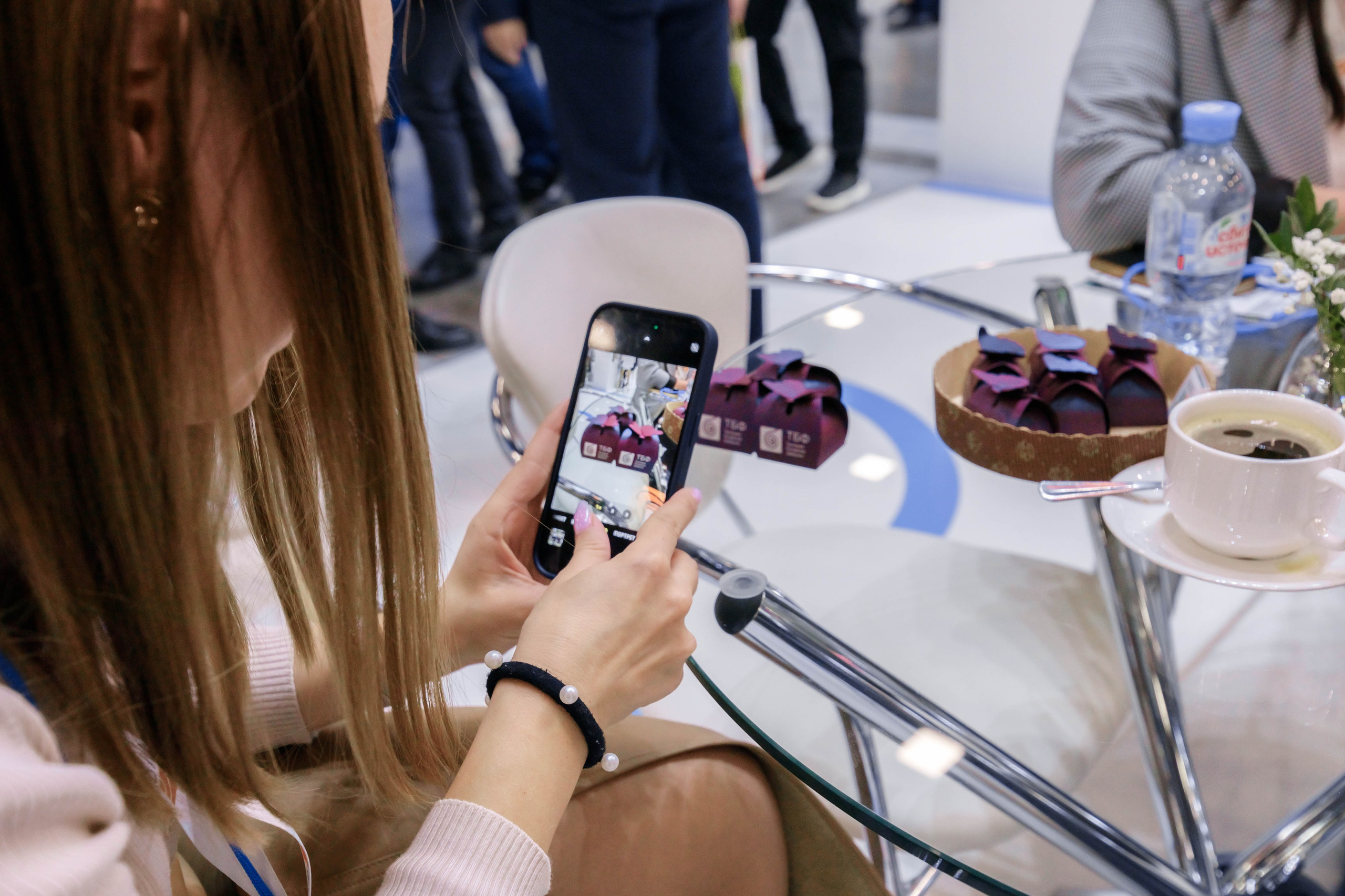 PulpFor, Работа стенда ОБФ (Объединенные бумажные фабрики). Репортажный фотограф в Москве Сергей Мирошников