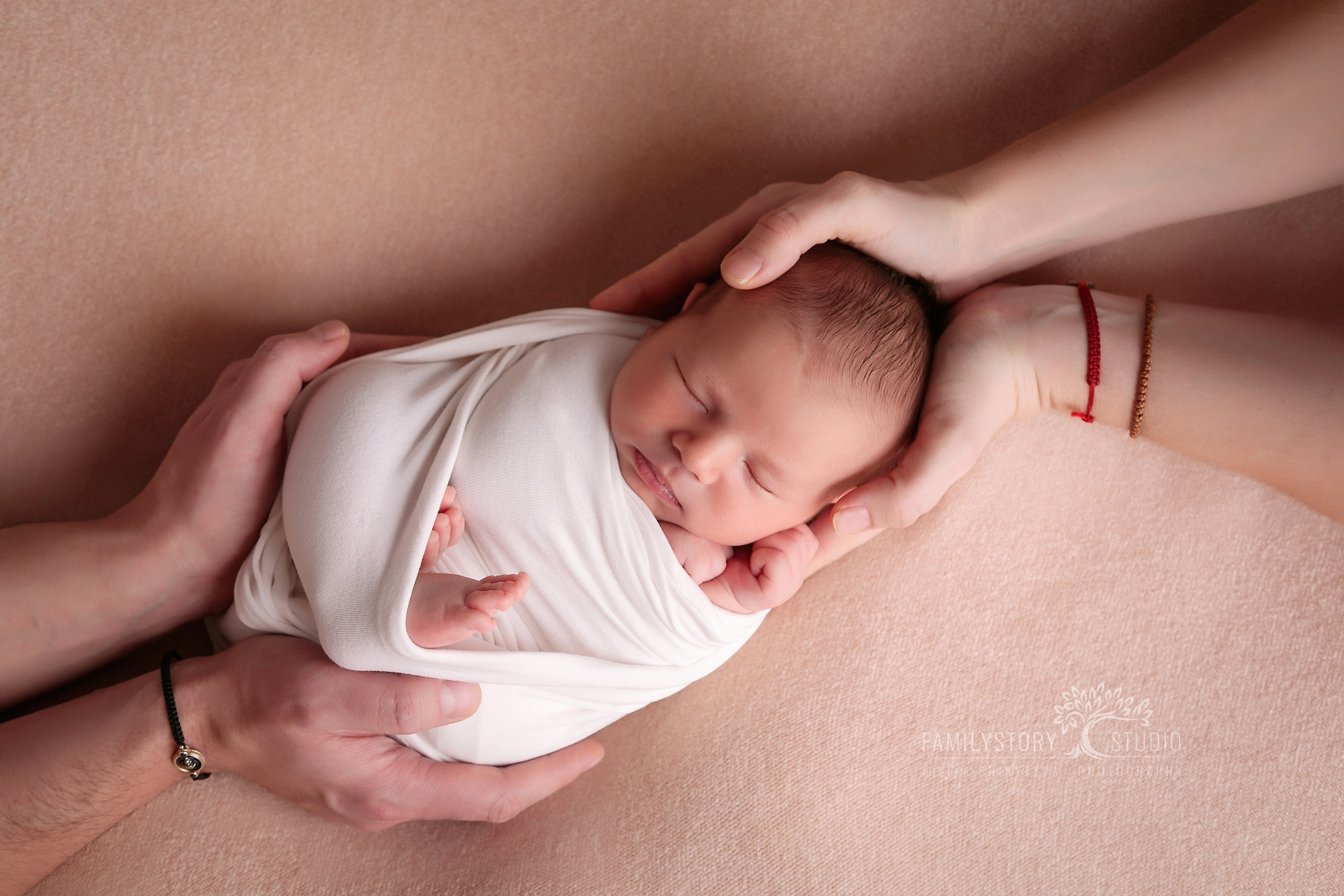 Новорожденные. ФОТОГРАФ НА ГОДИК, БЕРЕМЕННОСТИ, НОВОРОЖДЕННЫХ, КРЕЩЕНИЯ МОСКВА