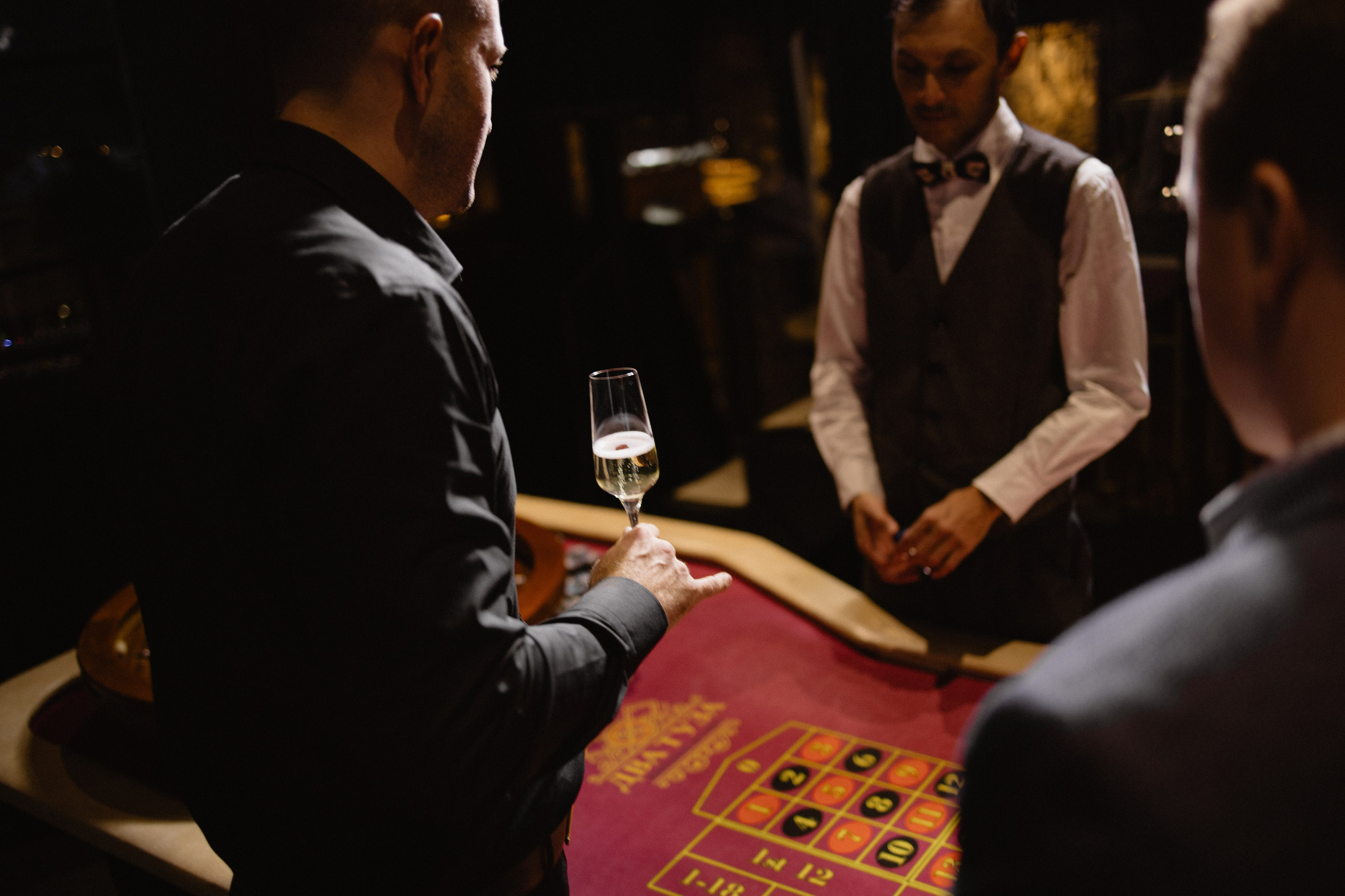 Репортаж с юбилея с тематикой казино. Свадебный, репортажный и портретный фотограф Сочи, Краснодар. Александра Зайцева