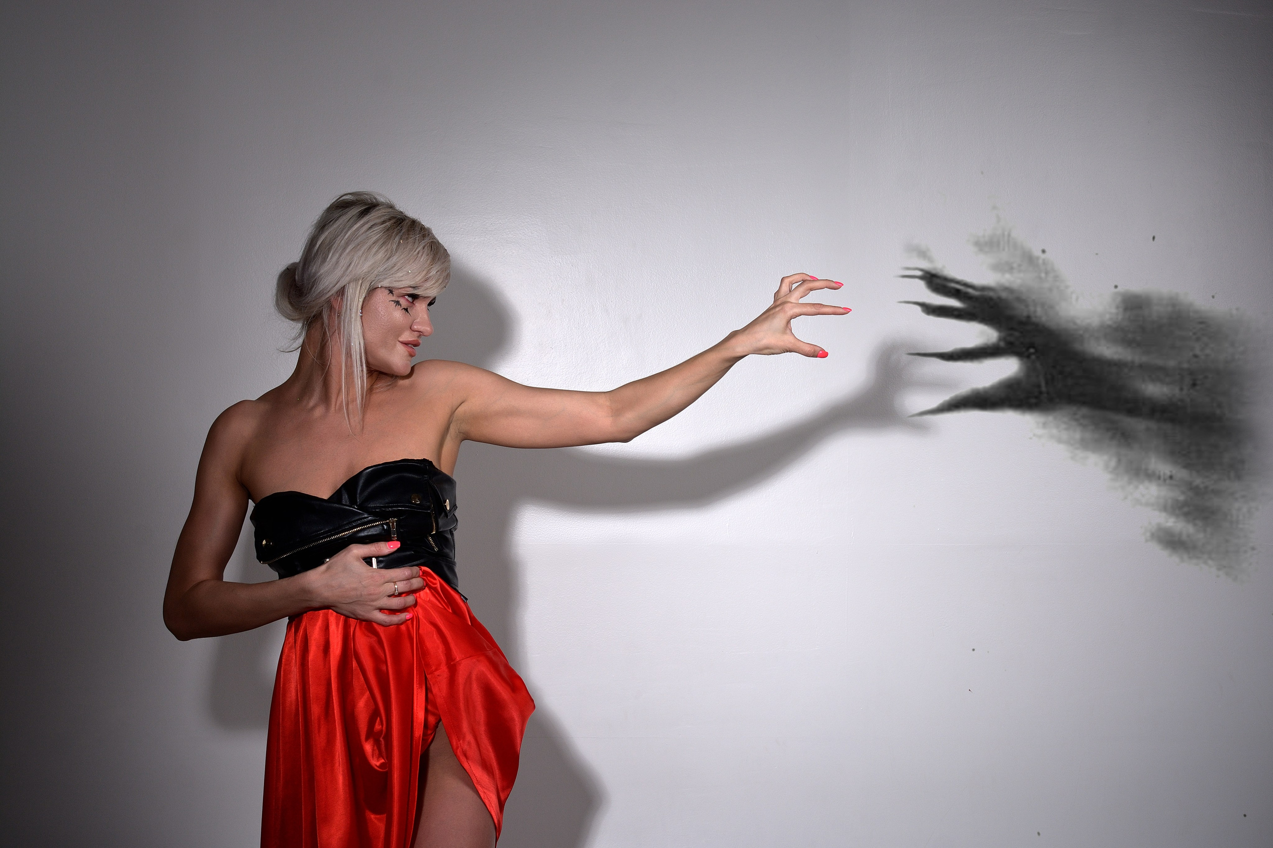 Мистическая фотосессия. Волчица.  Фотосессия в стиле "Мистика". Фотосессия в студии. Арт-студия «Мастер и Маргарита». Портретная фотосъемка. Портрет. Арт. Фотограф Дмитрий Кищенко. Фотосессии в Сызрани.