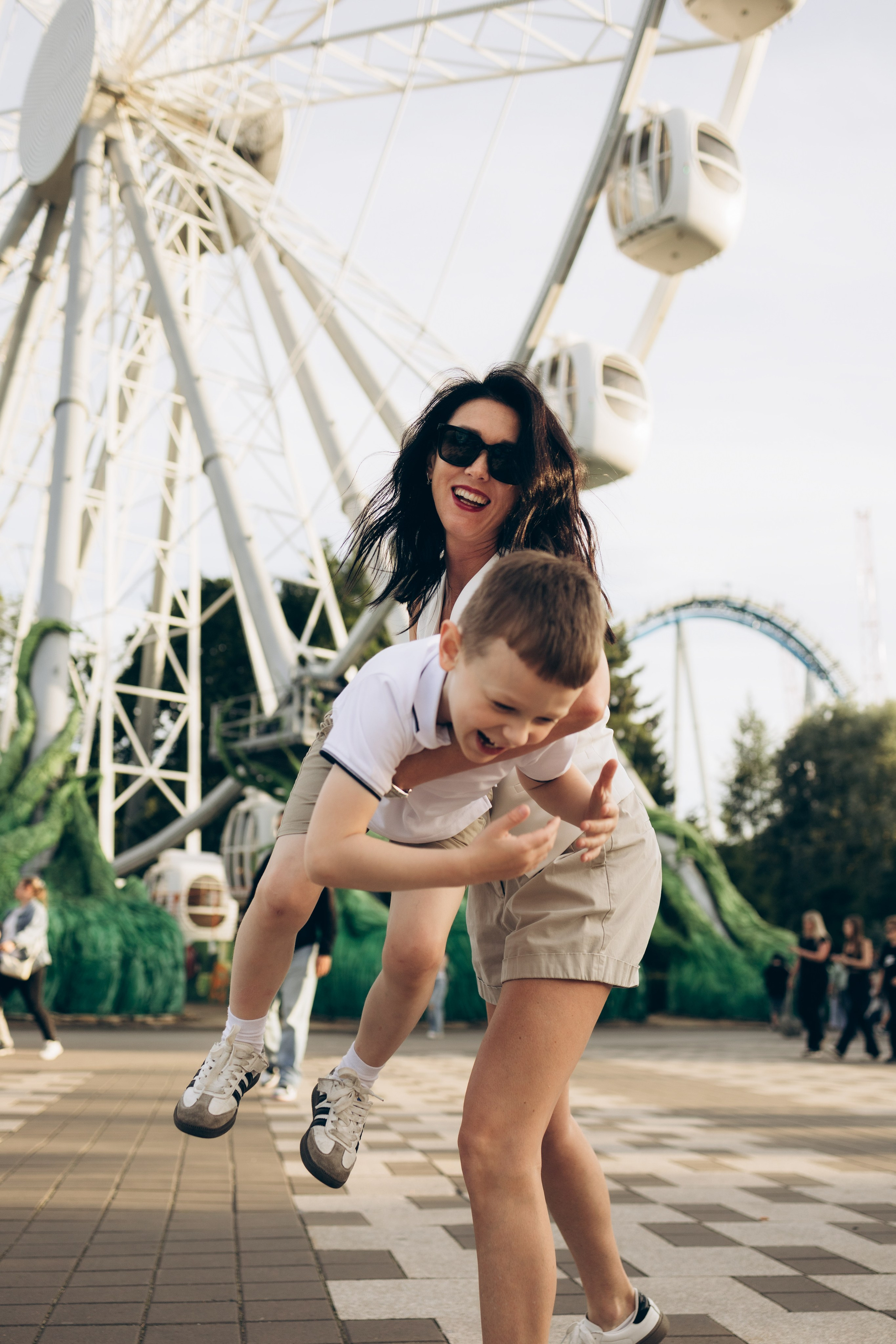 Летняя фотосессия в парке Диво остров. Фотосессия мама с сыном. Семейный и детский фотограф в Санкт-Петербурге Павлова Елена