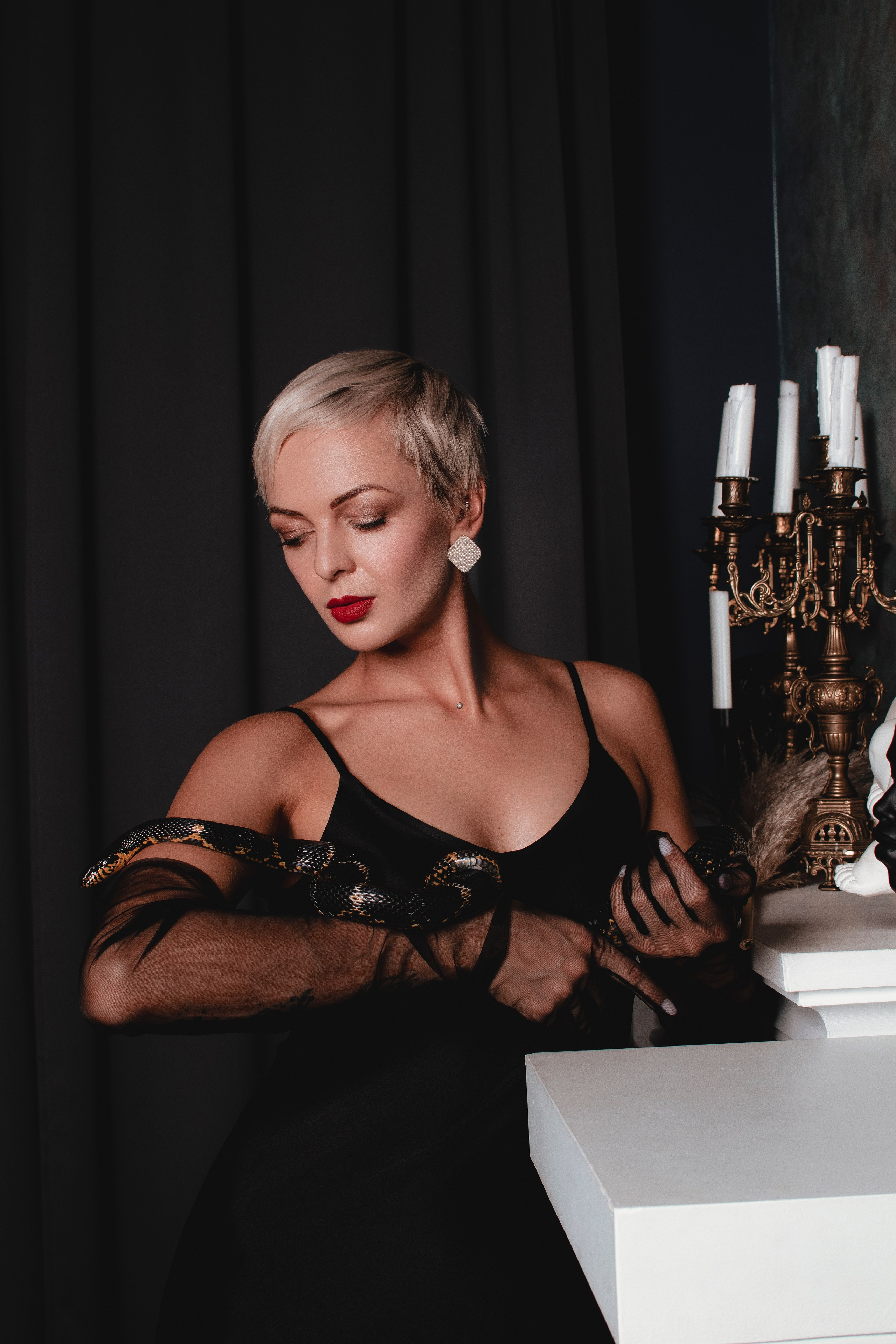 Съемка со змеей. Фотограф продюсер съемок Йолдыз Плетнева