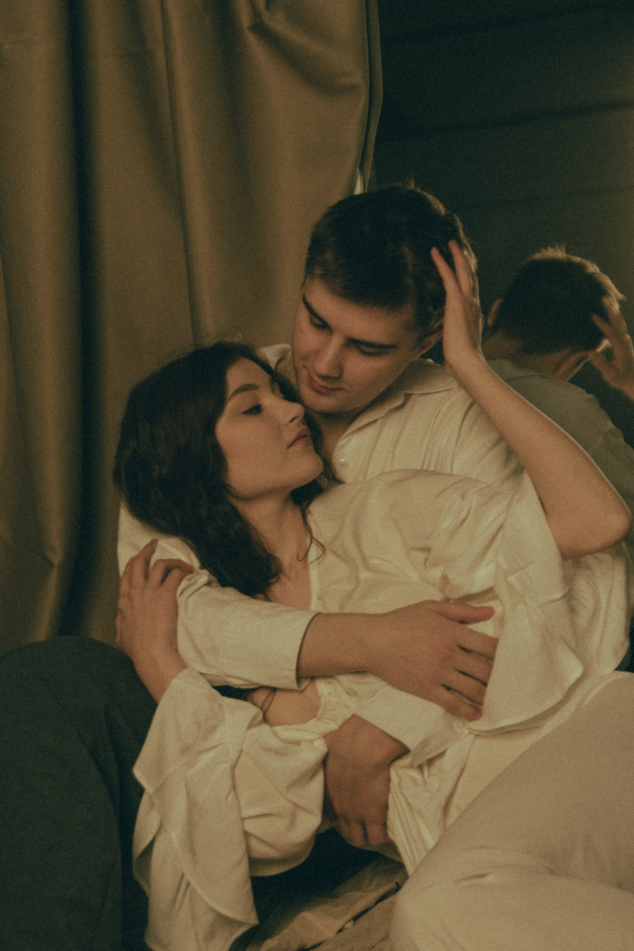 классический стиль фотография парень с девушкой в белой одежде