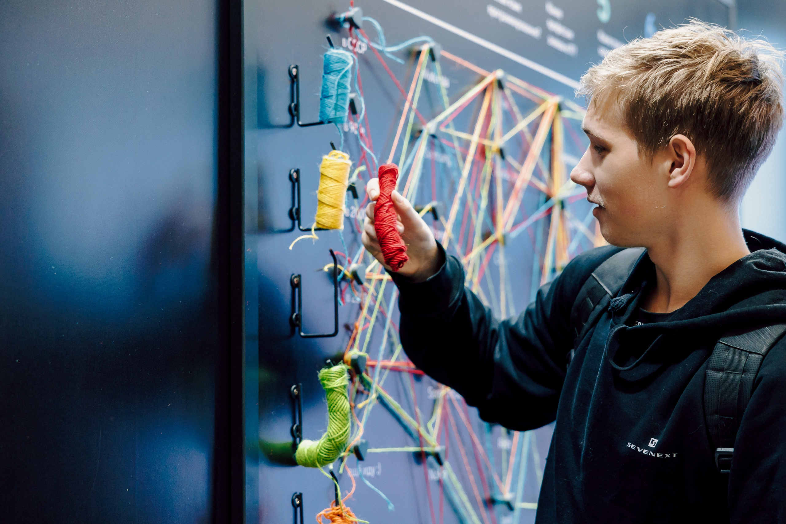 СКБ Контур — Форум будущего — Стенд. Лёшка Варзегов — фотограф